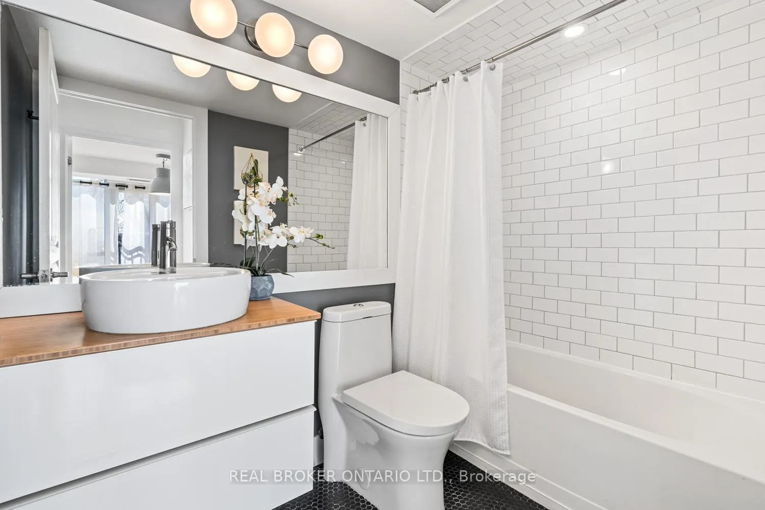 Photo 19 of Unit 204, 308 Palmerston Avenue, Toronto, Trinity-Bellwoods — HOMEH