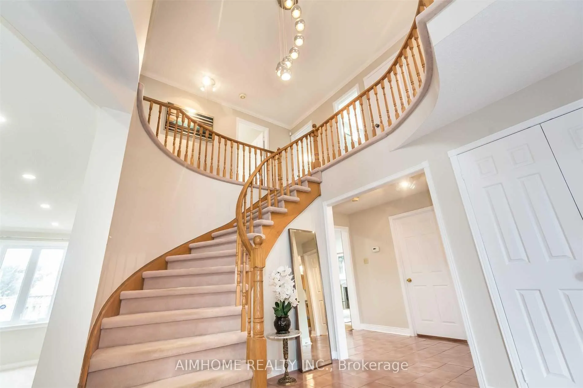 Photo 5 of 165 Carlton Road, Markham, Unionville — HOMEH