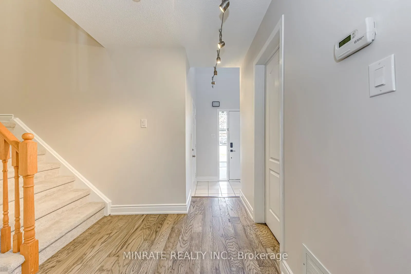 Photo 2 of 129 Harnesworth Crescent, Hamilton, Waterdown — HOMEH