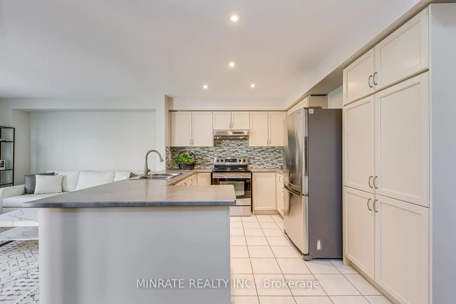 Photo 6 of 129 Harnesworth Crescent, Hamilton, Waterdown — HOMEH