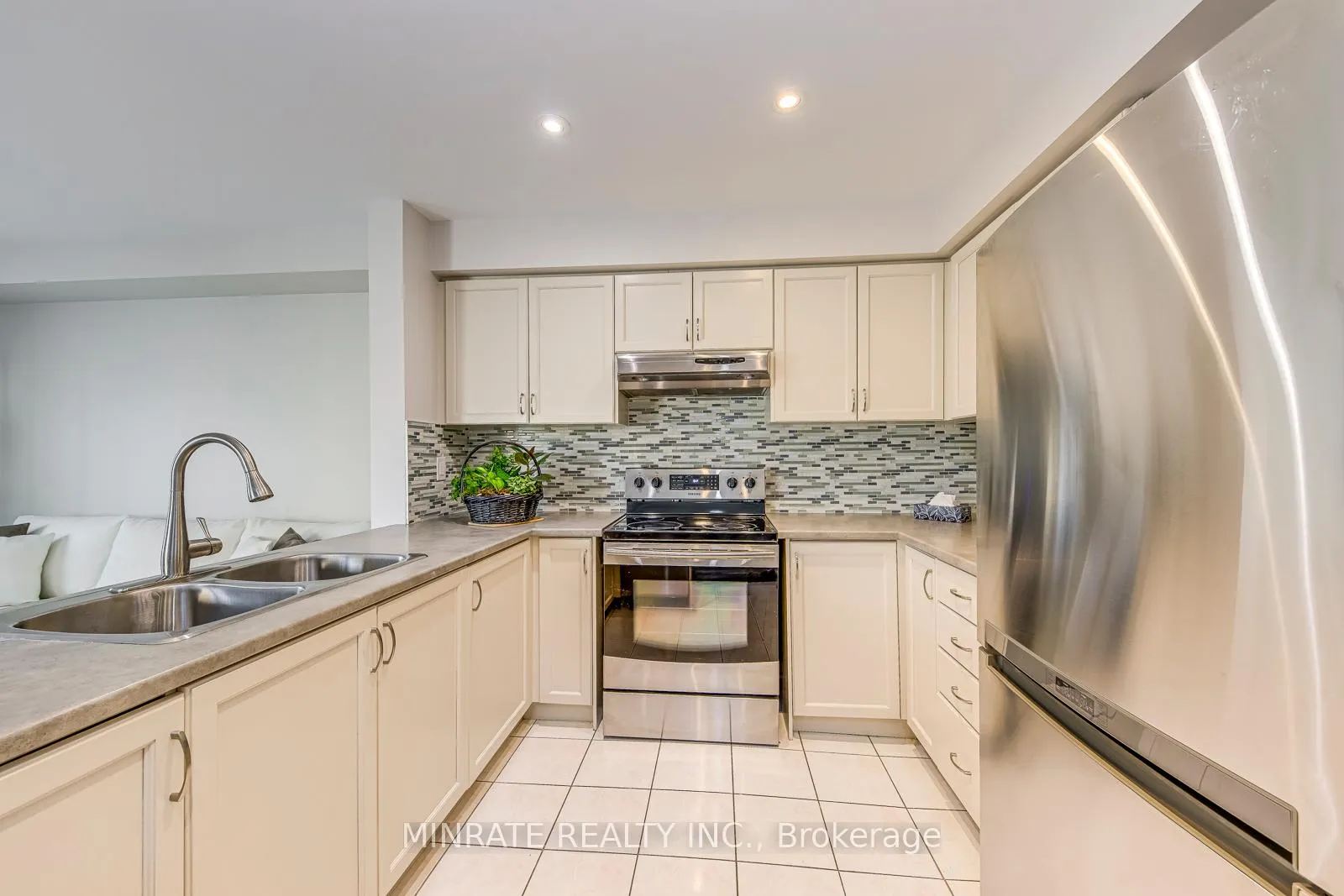 Photo 7 of 129 Harnesworth Crescent, Hamilton, Waterdown — HOMEH