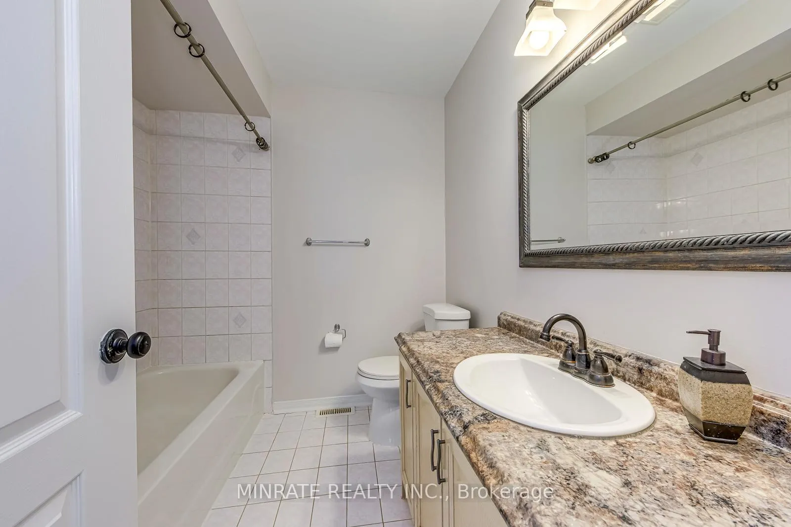 Photo 18 of 129 Harnesworth Crescent, Hamilton, Waterdown — HOMEH