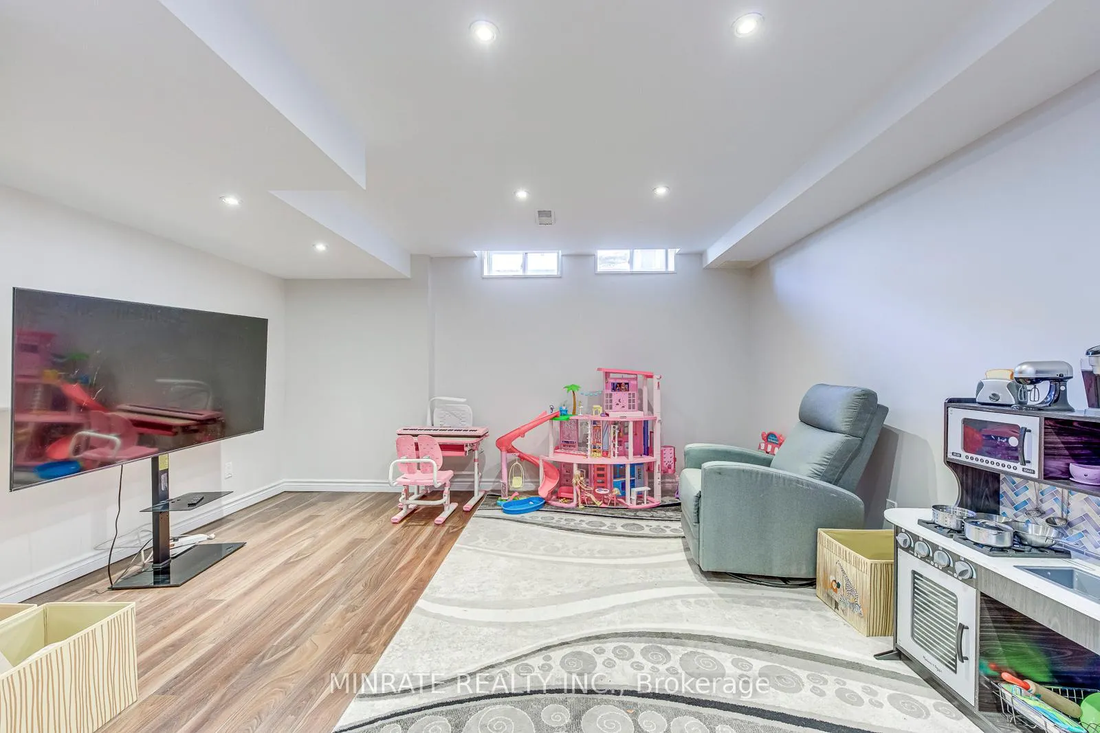 Photo 22 of 129 Harnesworth Crescent, Hamilton, Waterdown — HOMEH