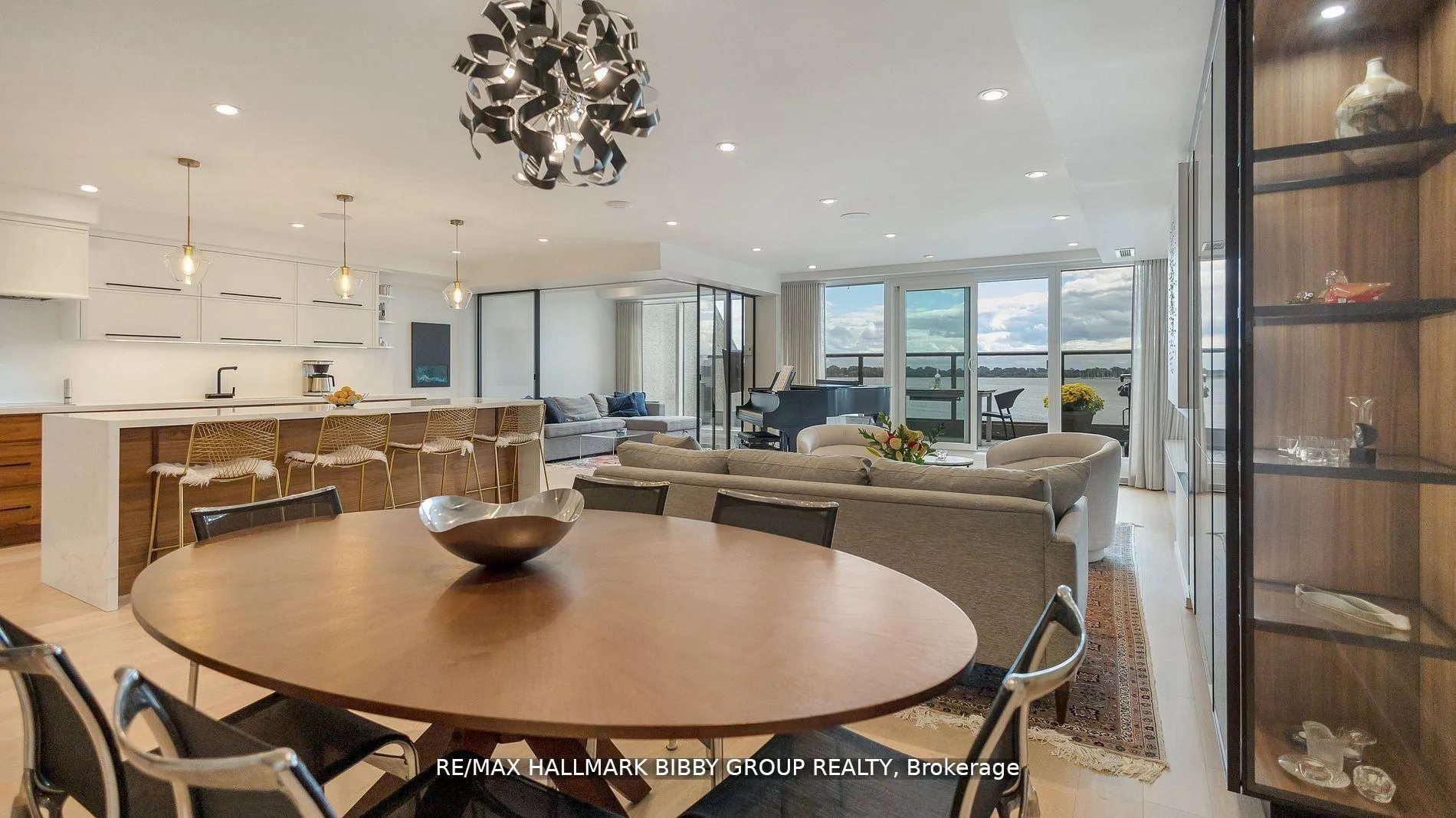 Photo 4 of Unit 613, 99 Harbour Square, Toronto, Waterfront Communities — HOMEH