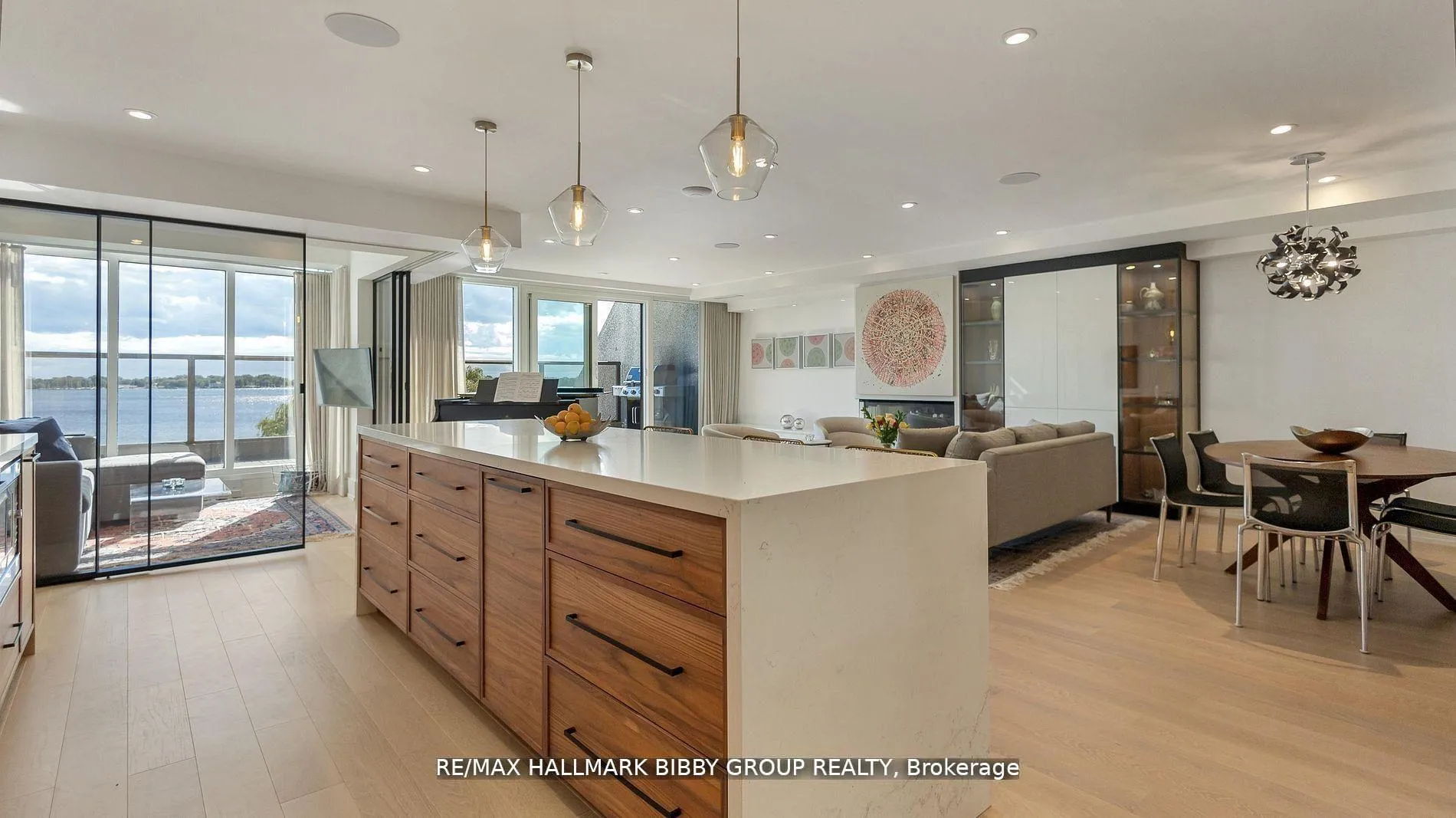 Photo 8 of Unit 613, 99 Harbour Square, Toronto, Waterfront Communities — HOMEH
