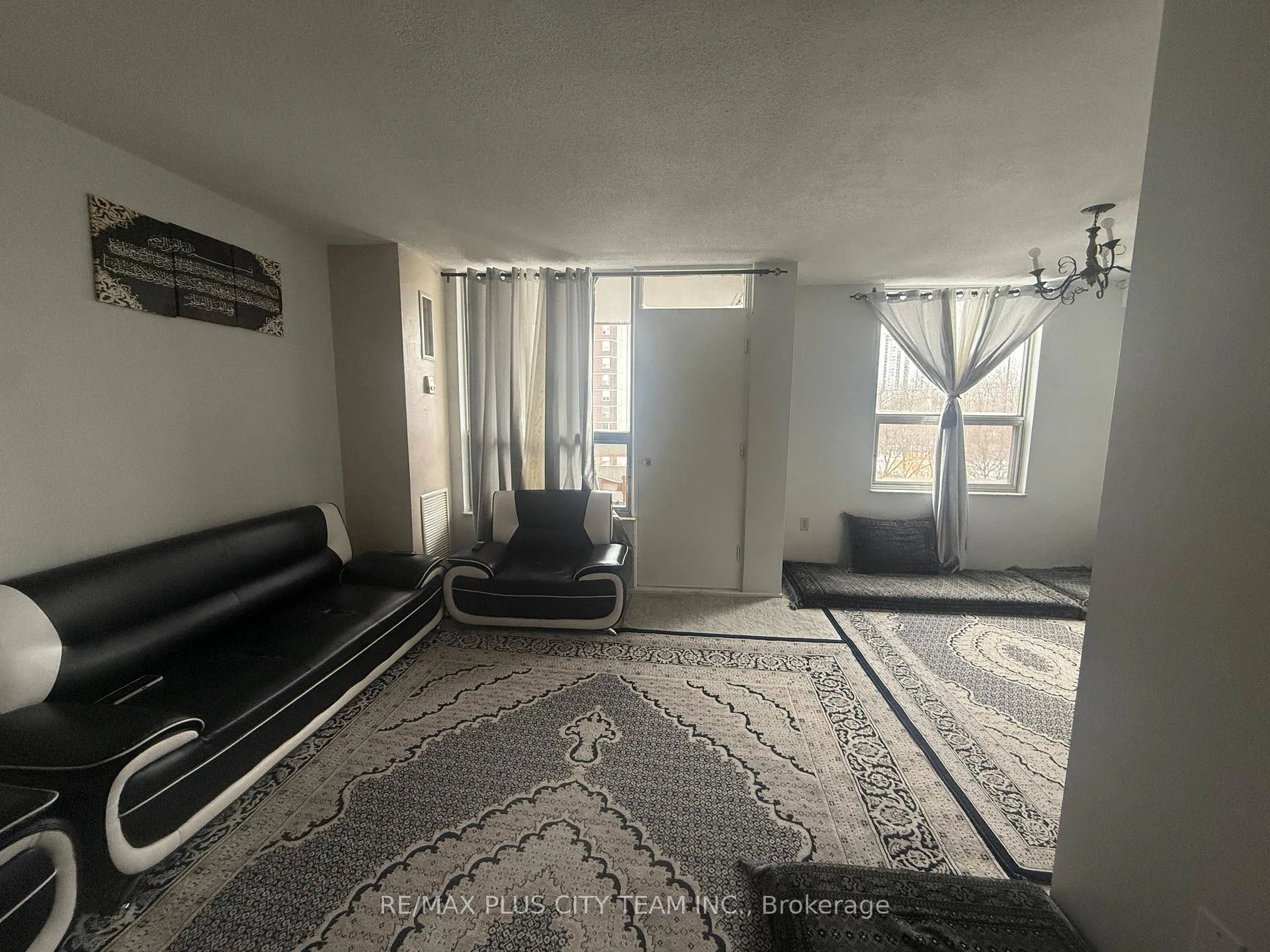 Photo 2 of Unit 909, 10 Edgecliff Golfway, Toronto, Flemingdon Park — HOMEH