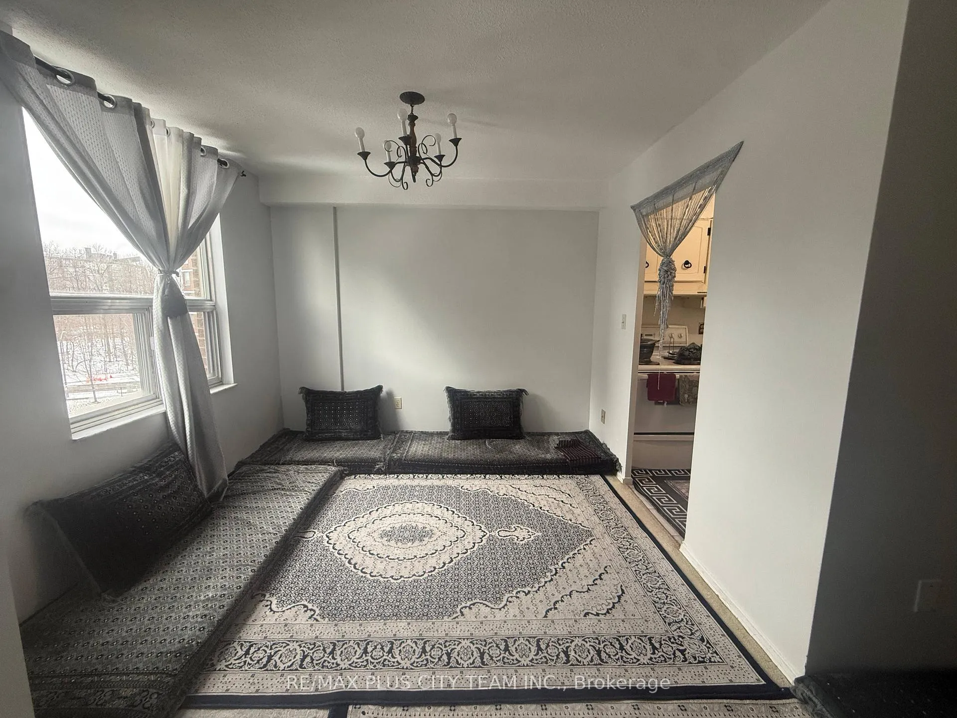 Photo 4 of Unit 909, 10 Edgecliff Golfway, Toronto, Flemingdon Park — HOMEH