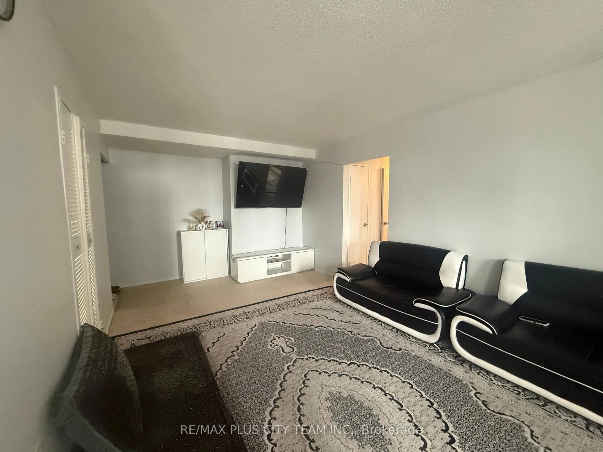 Photo 5 of Unit 909, 10 Edgecliff Golfway, Toronto, Flemingdon Park — HOMEH