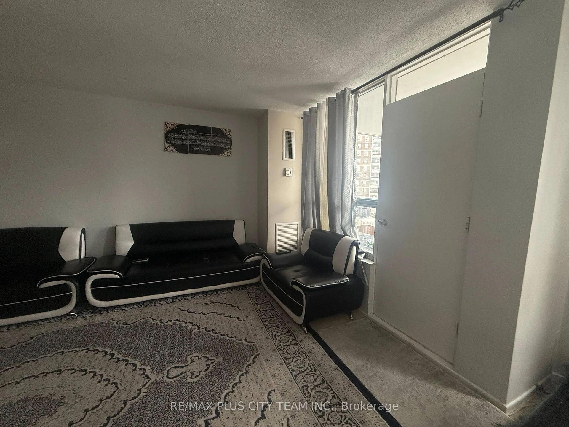 Photo 6 of Unit 909, 10 Edgecliff Golfway, Toronto, Flemingdon Park — HOMEH