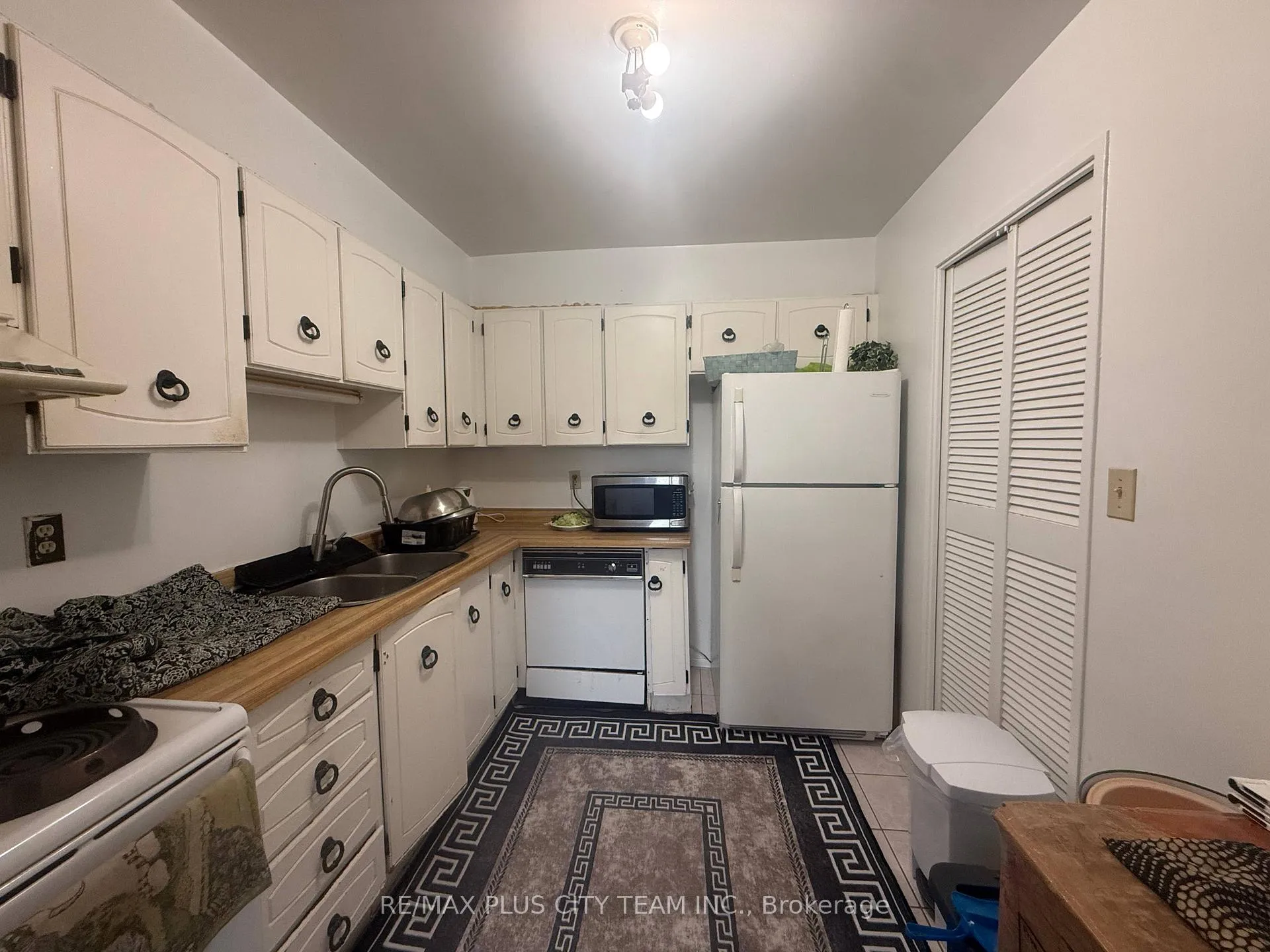 Photo 9 of Unit 909, 10 Edgecliff Golfway, Toronto, Flemingdon Park — HOMEH