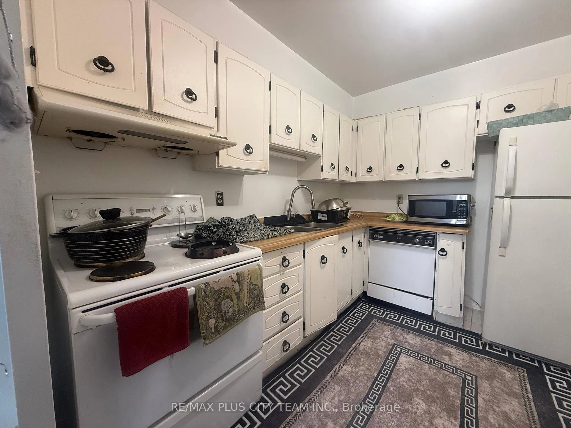 Photo 10 of Unit 909, 10 Edgecliff Golfway, Toronto, Flemingdon Park — HOMEH