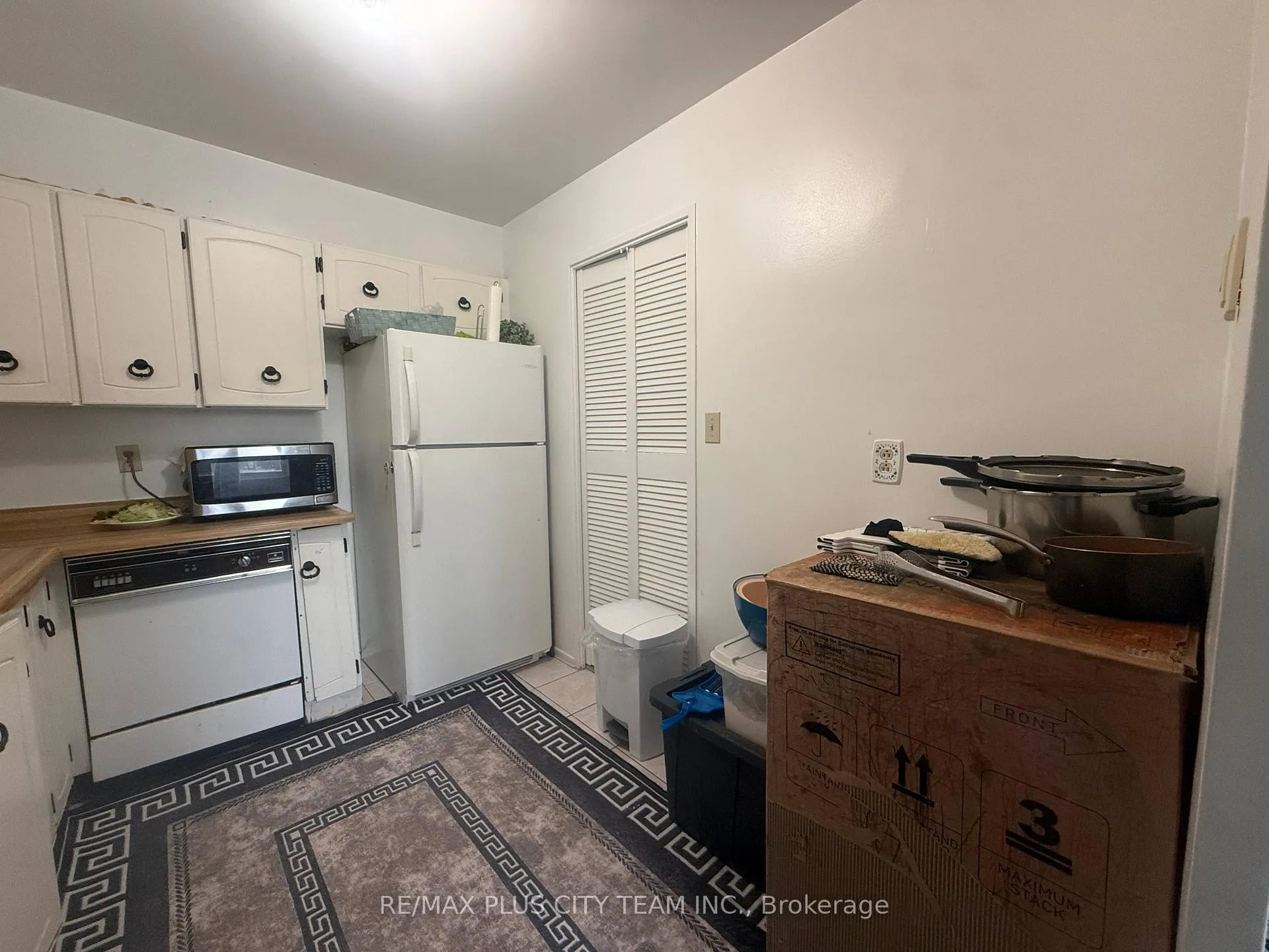 Photo 11 of Unit 909, 10 Edgecliff Golfway, Toronto, Flemingdon Park — HOMEH