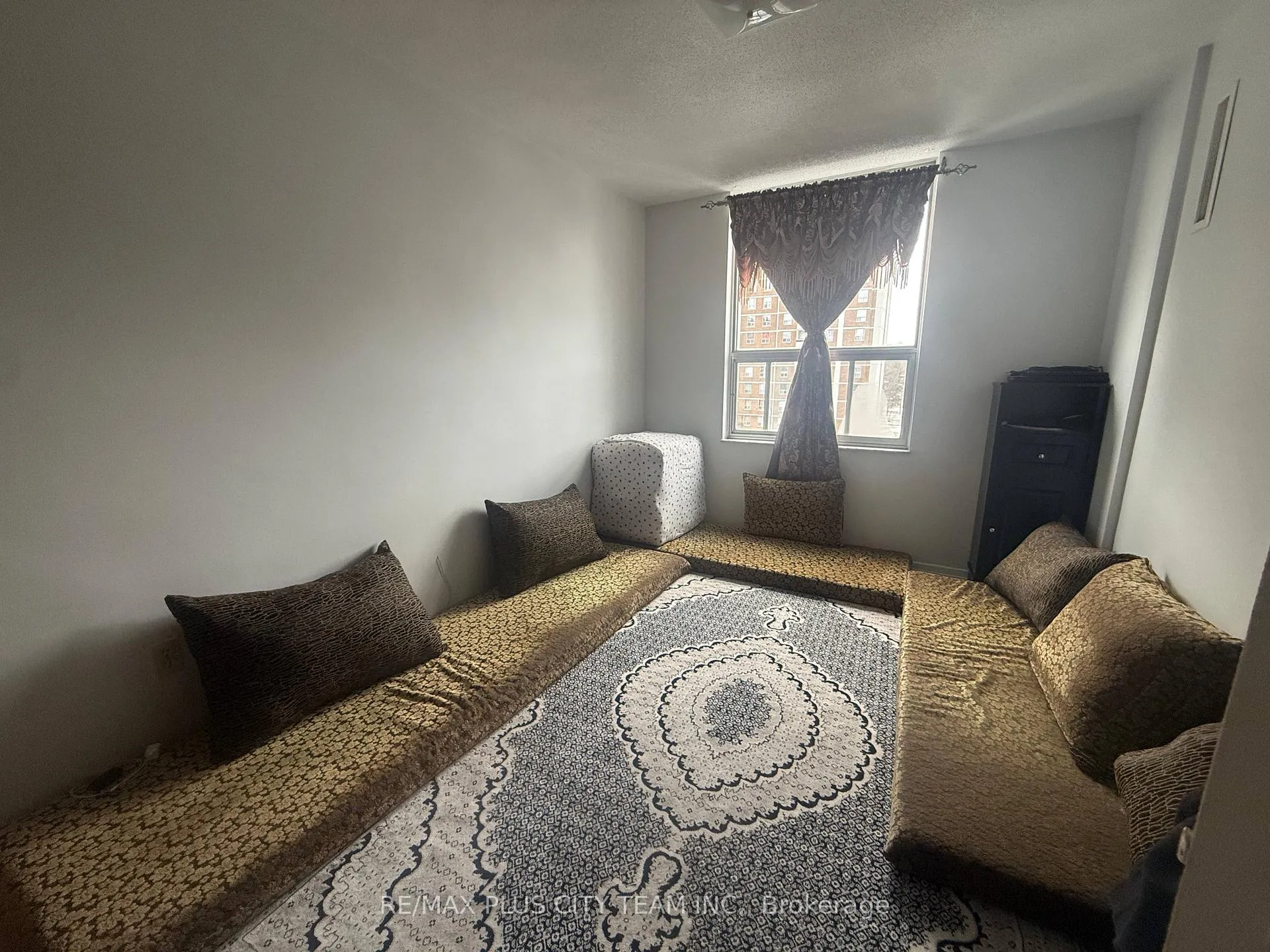 Photo 12 of Unit 909, 10 Edgecliff Golfway, Toronto, Flemingdon Park — HOMEH