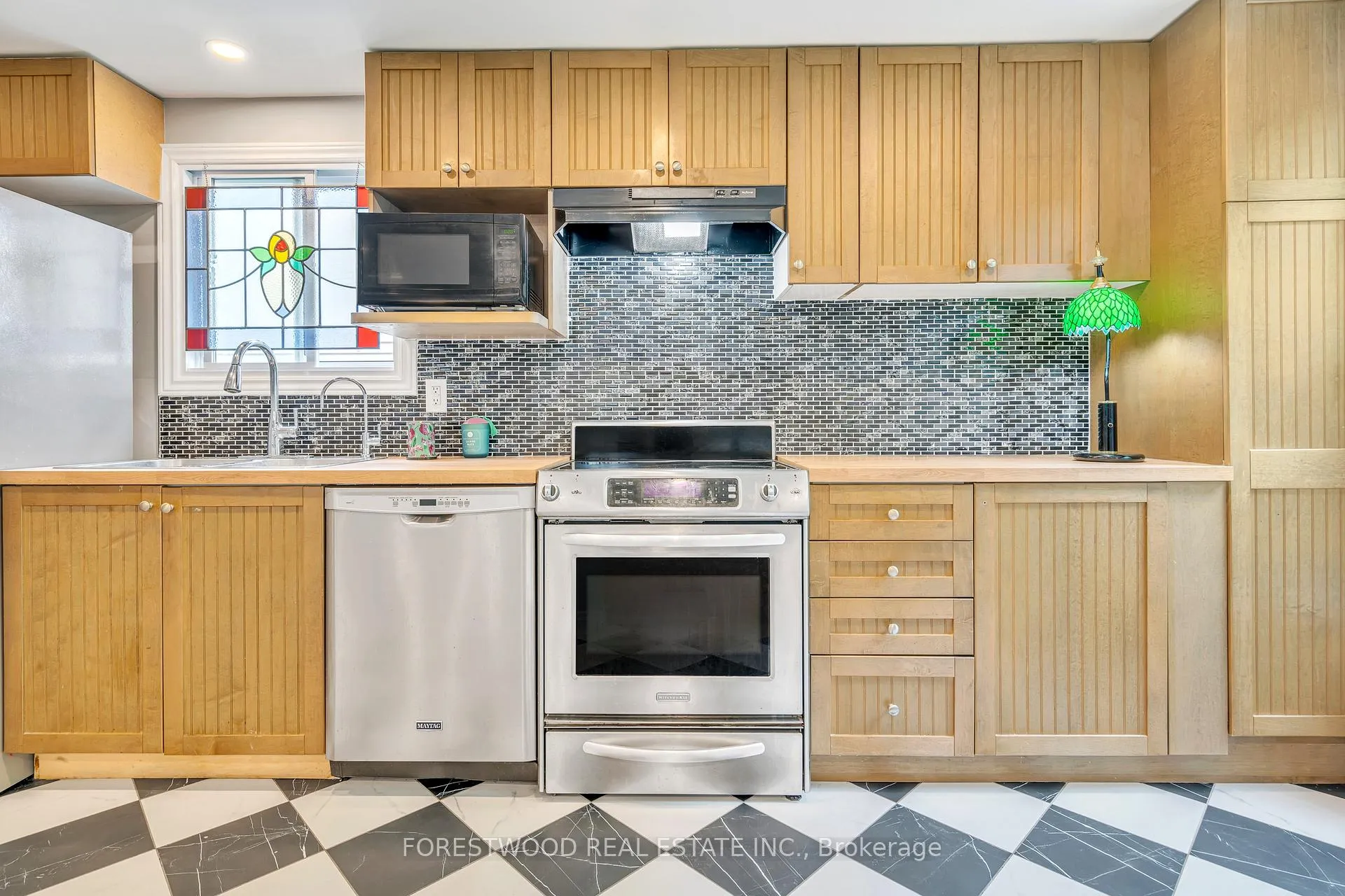 Photo 4 of 24 Argyle Road, Barrie, Sunnidale — HOMEH