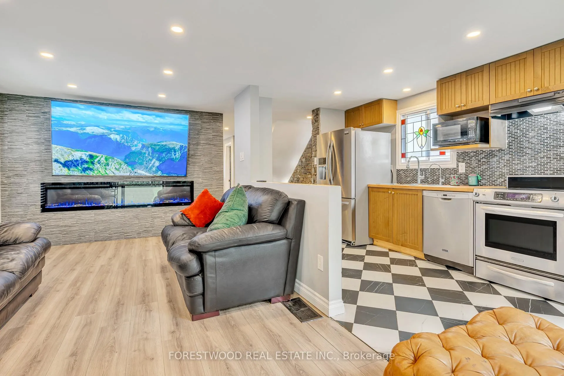 Photo 5 of 24 Argyle Road, Barrie, Sunnidale — HOMEH