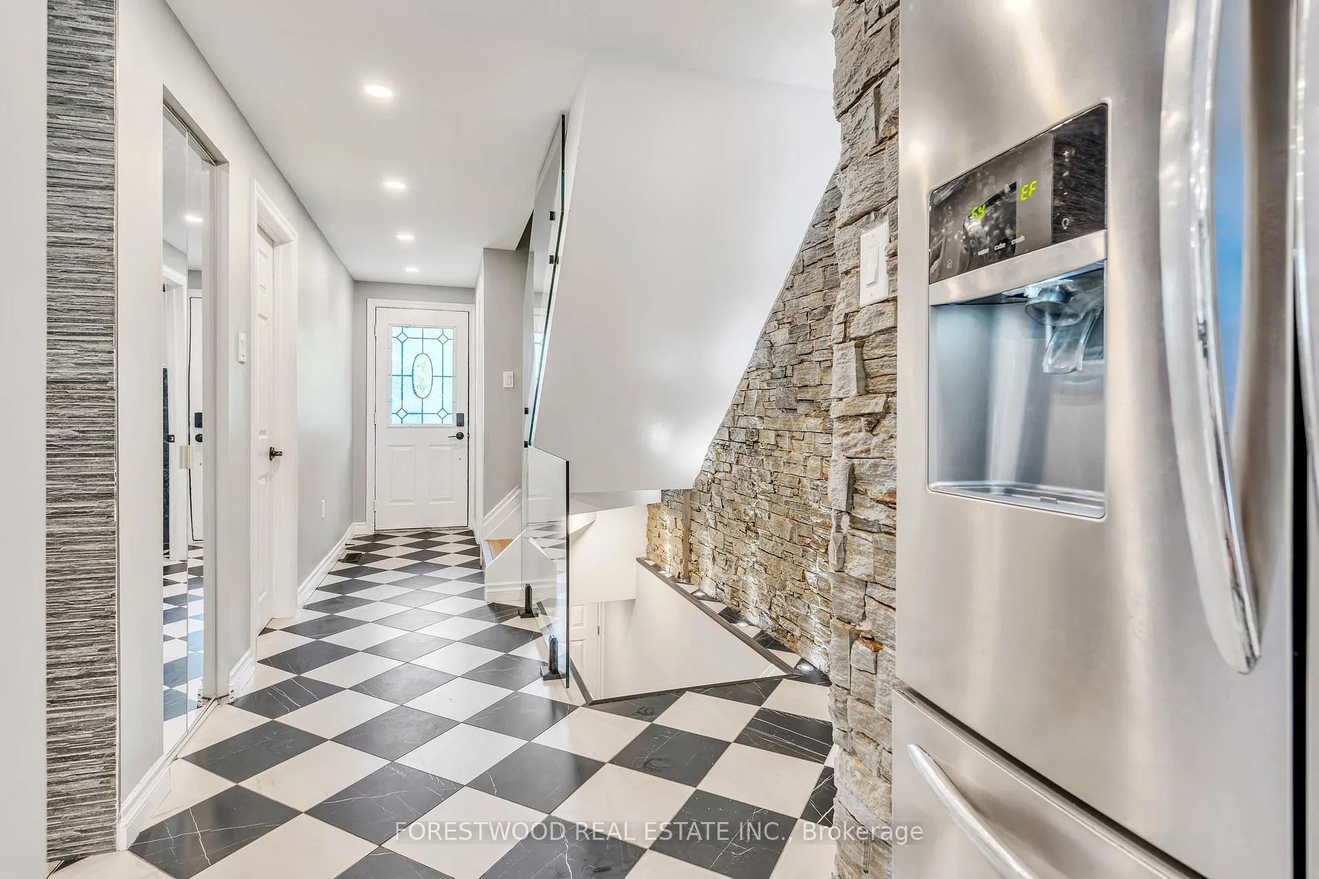 Photo 6 of 24 Argyle Road, Barrie, Sunnidale — HOMEH