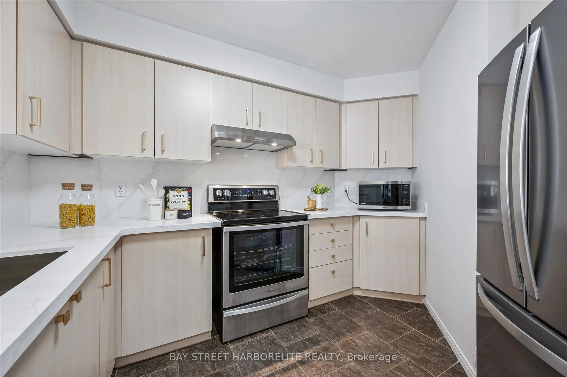 Photo 10 of 28 Eugene Drive, Guelph, Pineridge/Westminster Woods — HOMEH