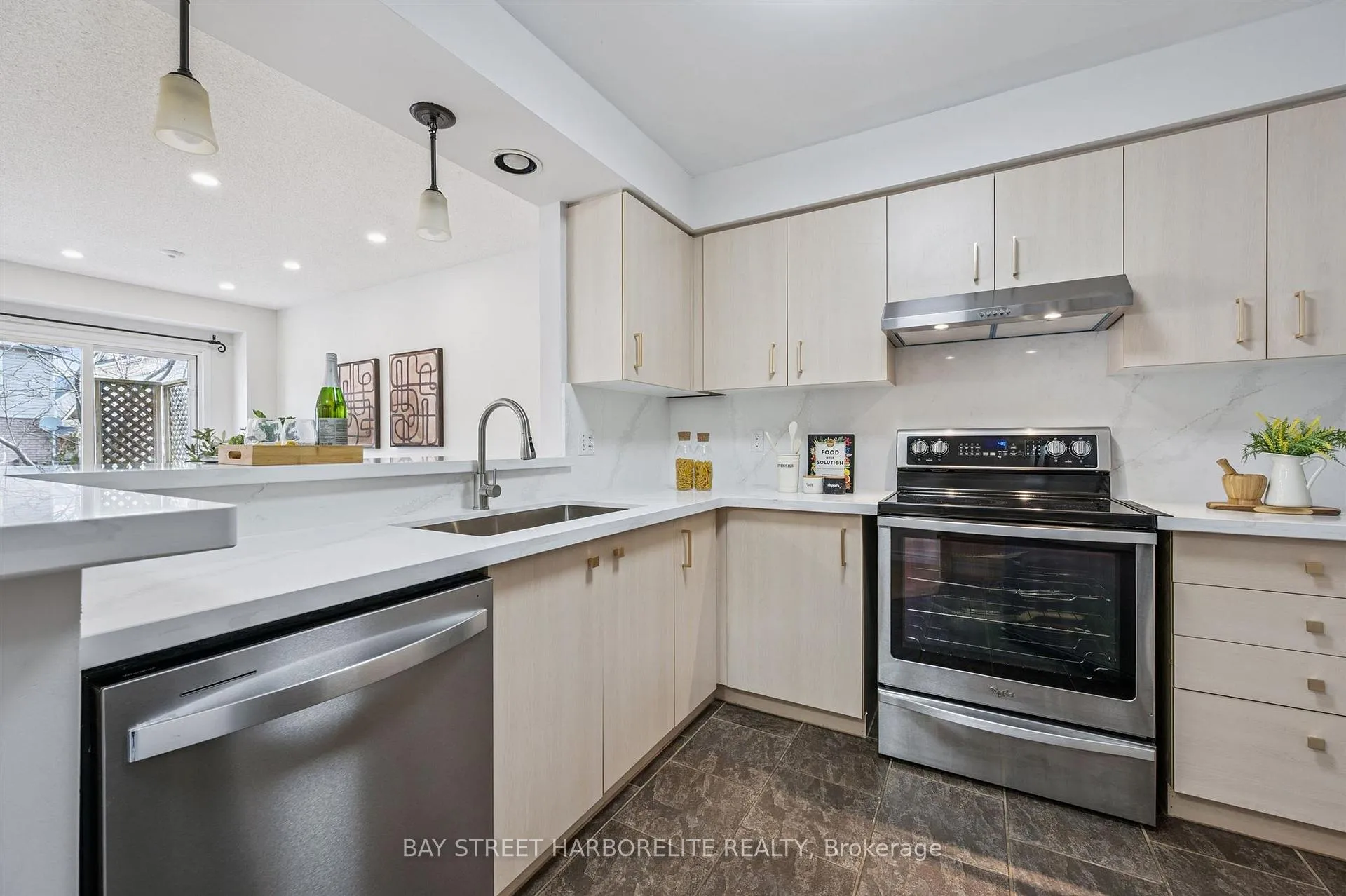 Photo 11 of 28 Eugene Drive, Guelph, Pineridge/Westminster Woods — HOMEH