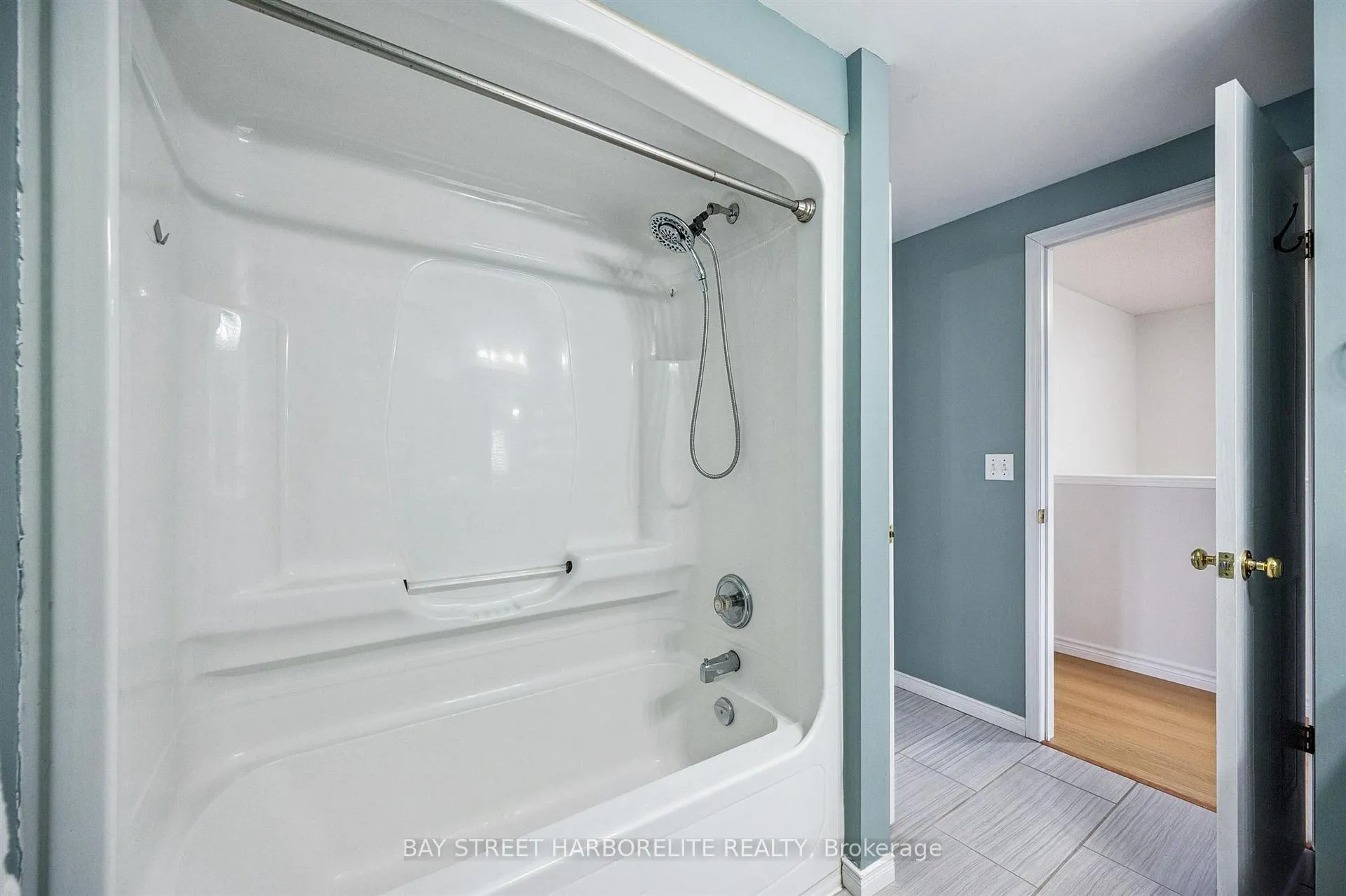 Photo 20 of 28 Eugene Drive, Guelph, Pineridge/Westminster Woods — HOMEH