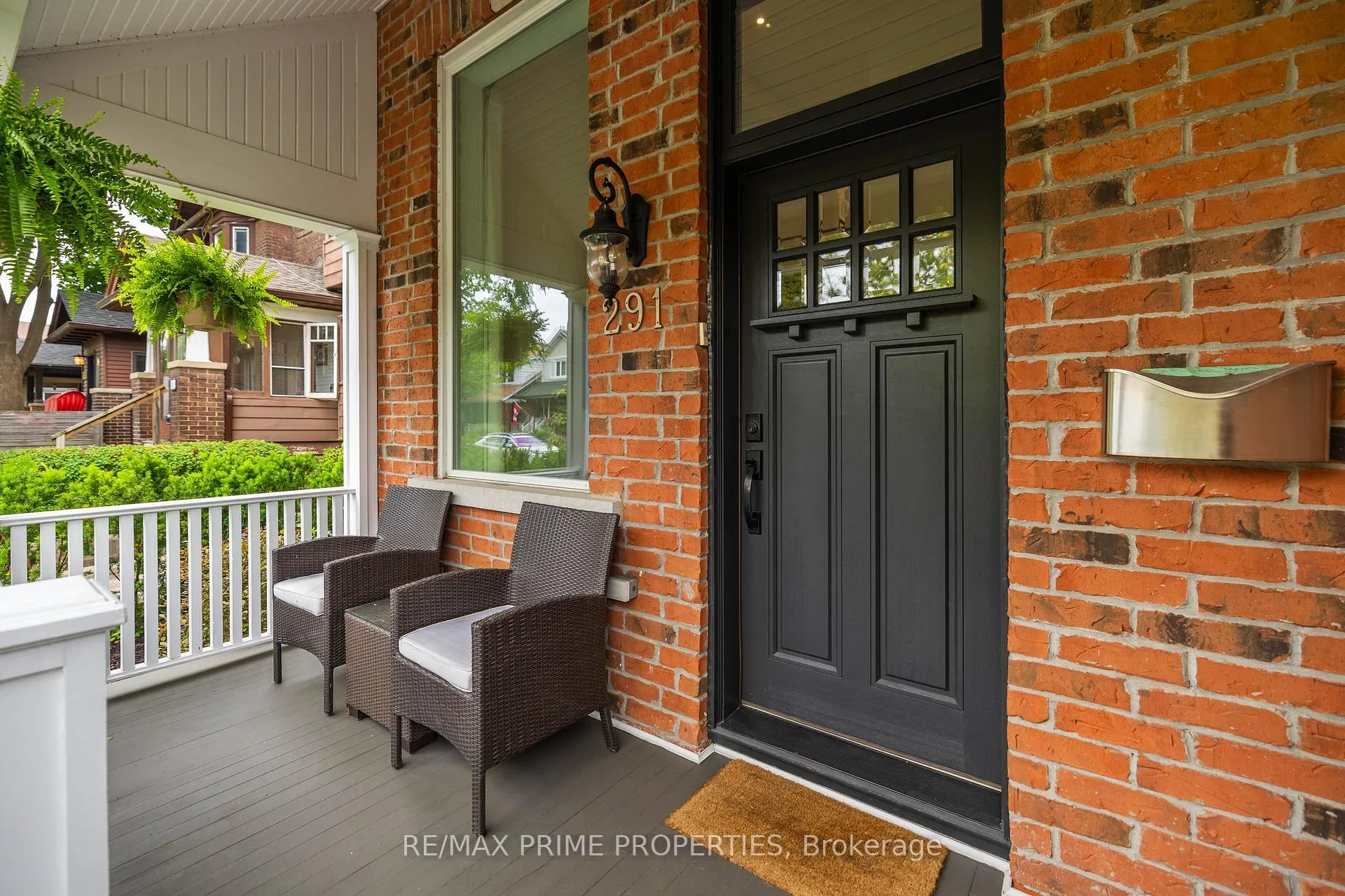 Front of 291 Kingswood Road