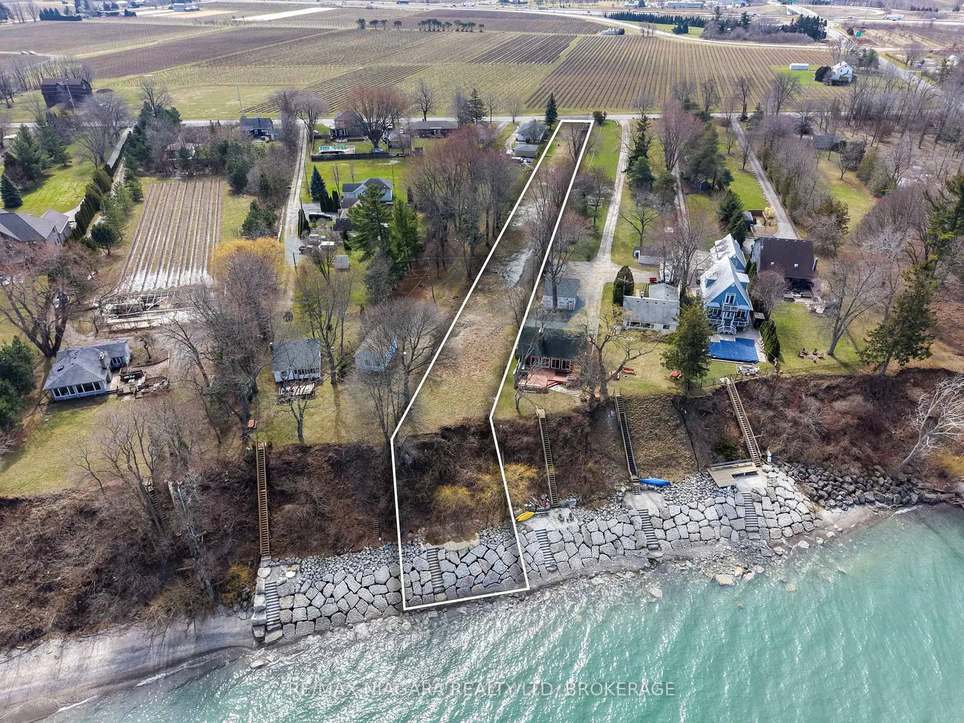 Photo of 1204 Lakeshore Road W