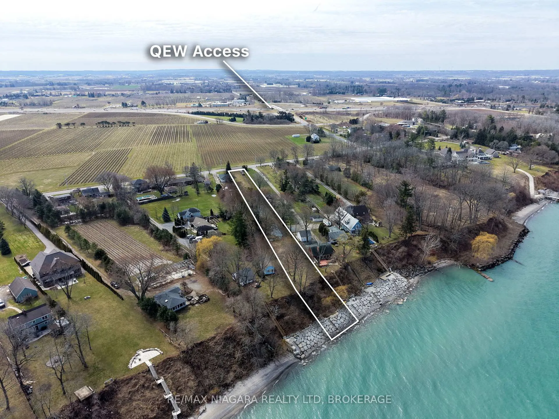 Photo 5 of 1204 Lakeshore Road W, St. Catharines, Rural Port — HOMEH