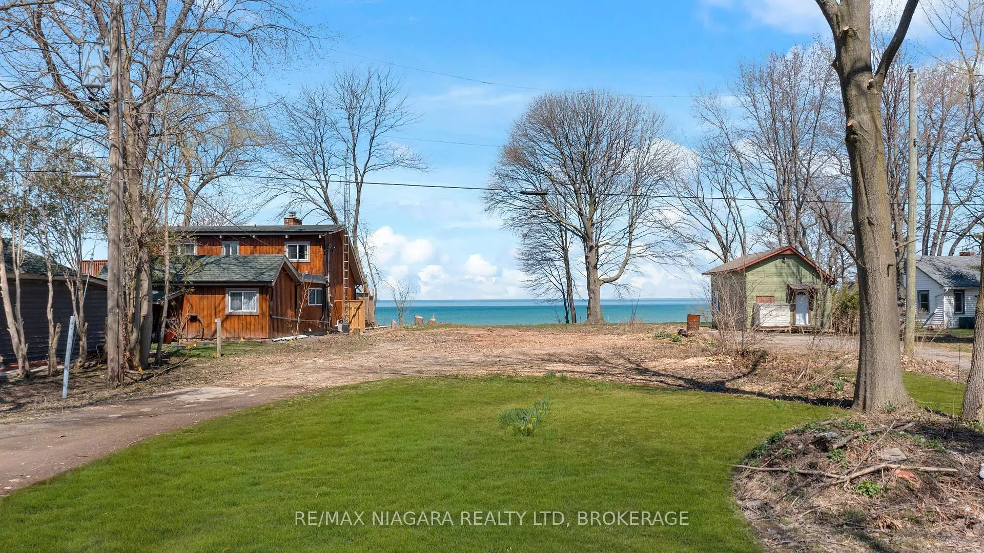 Photo 6 of 1204 Lakeshore Road W, St. Catharines, Rural Port — HOMEH