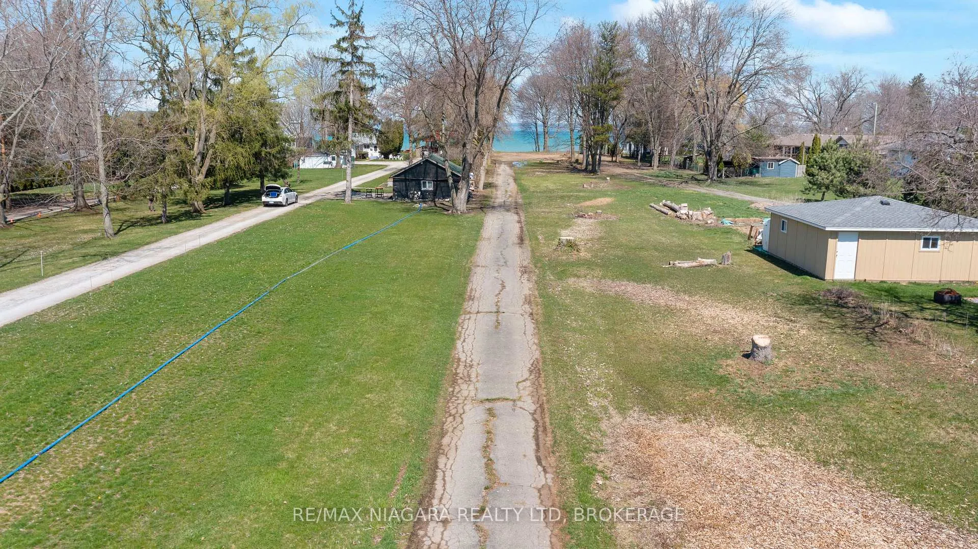 Photo 7 of 1204 Lakeshore Road W, St. Catharines, Rural Port — HOMEH