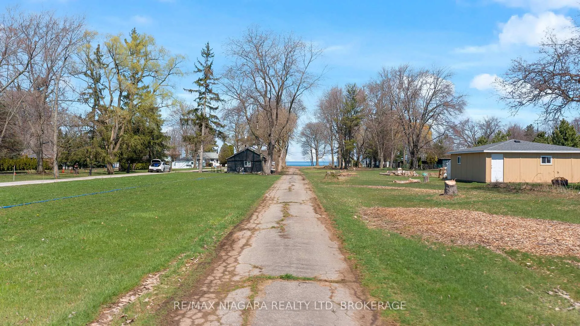 Photo 8 of 1204 Lakeshore Road W, St. Catharines, Rural Port — HOMEH