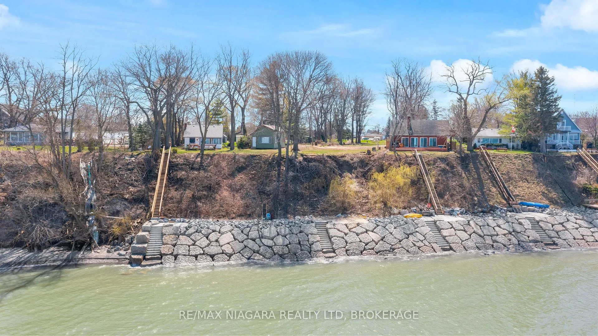 Photo 9 of 1204 Lakeshore Road W, St. Catharines, Rural Port — HOMEH