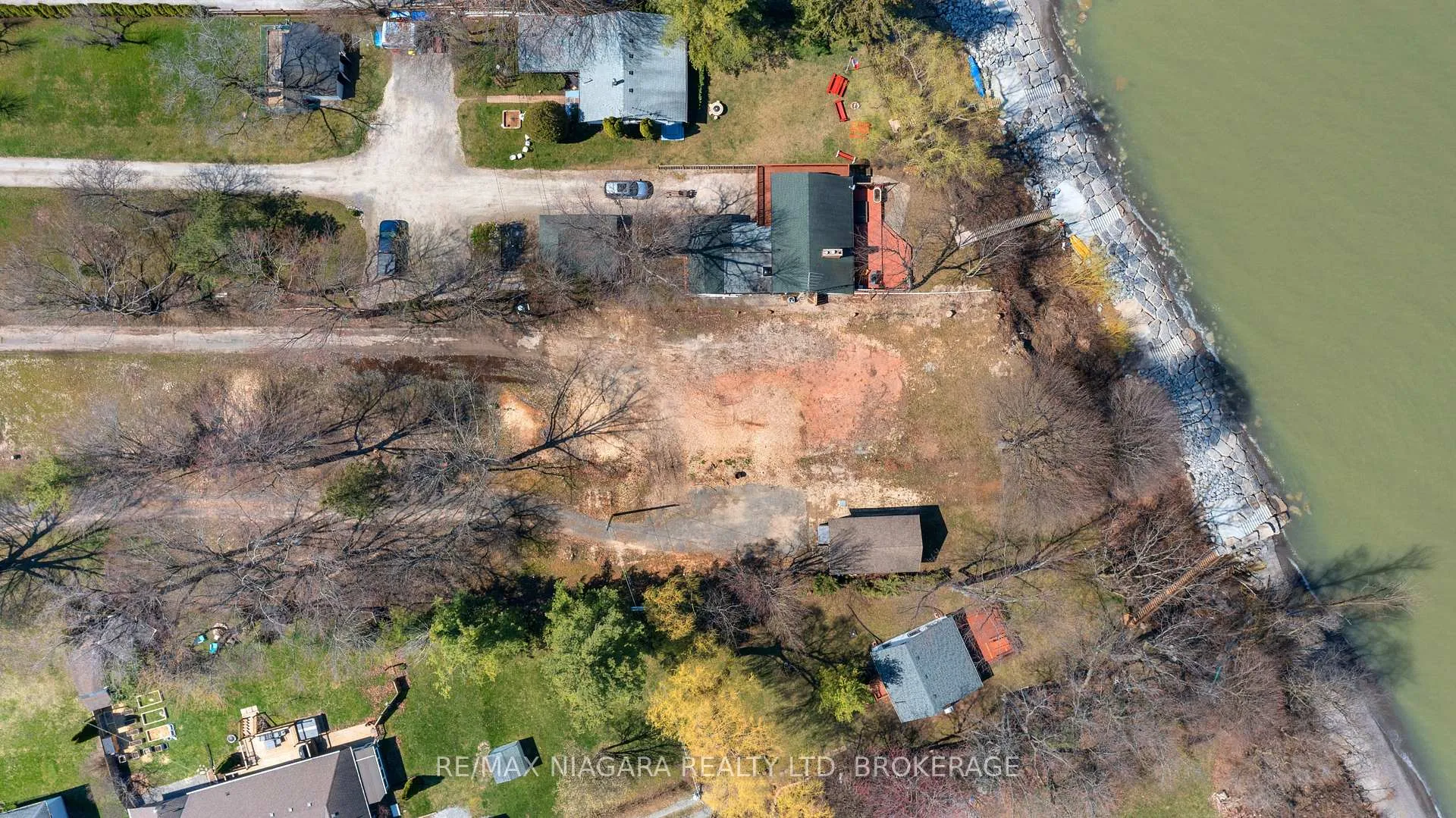 Photo 10 of 1204 Lakeshore Road W, St. Catharines, Rural Port — HOMEH