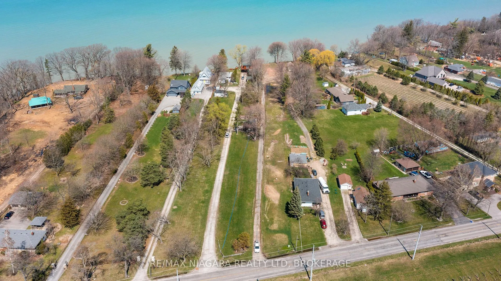 Photo 11 of 1204 Lakeshore Road W, St. Catharines, Rural Port — HOMEH