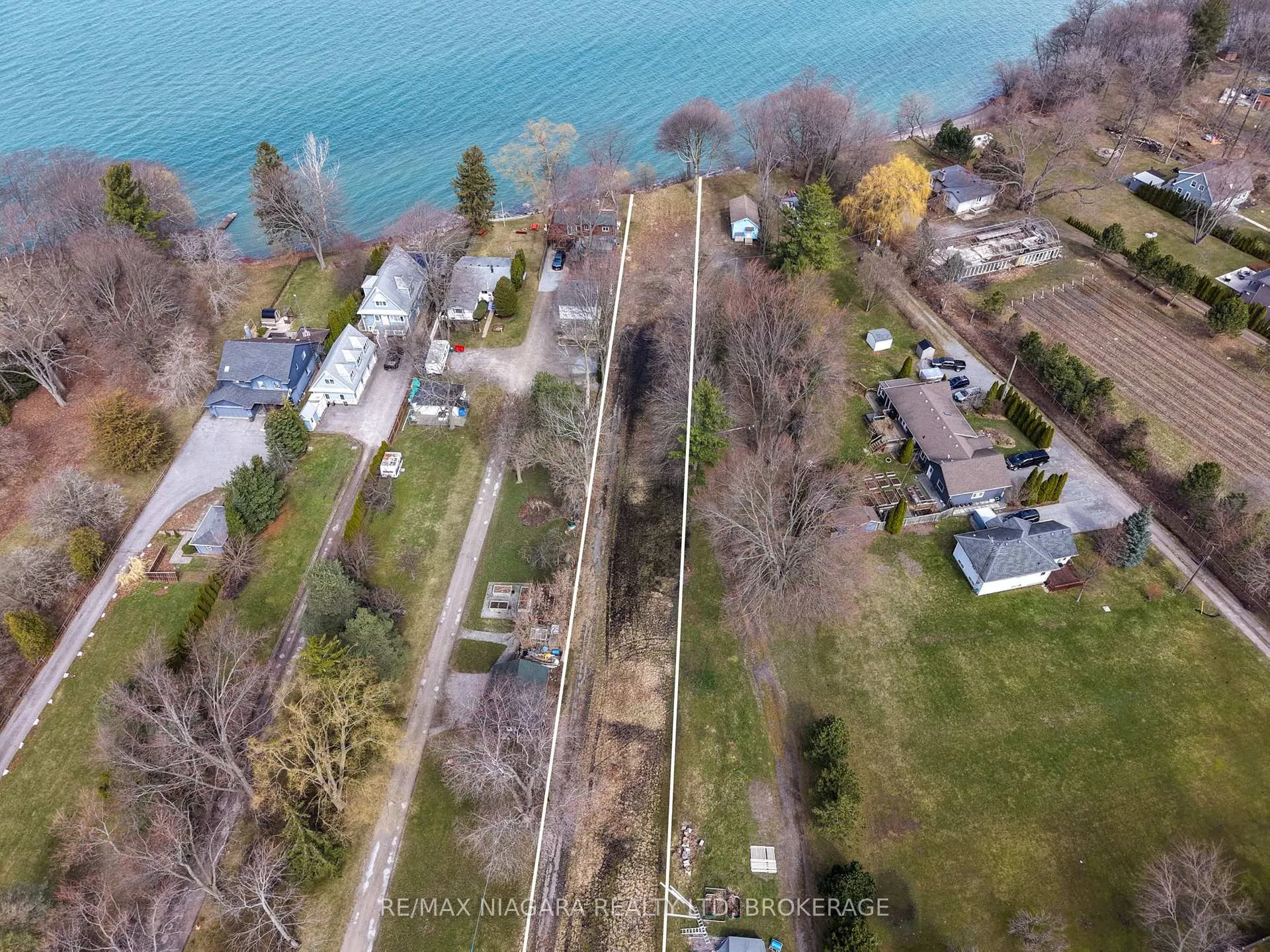 Photo 14 of 1204 Lakeshore Road W, St. Catharines, Rural Port — HOMEH