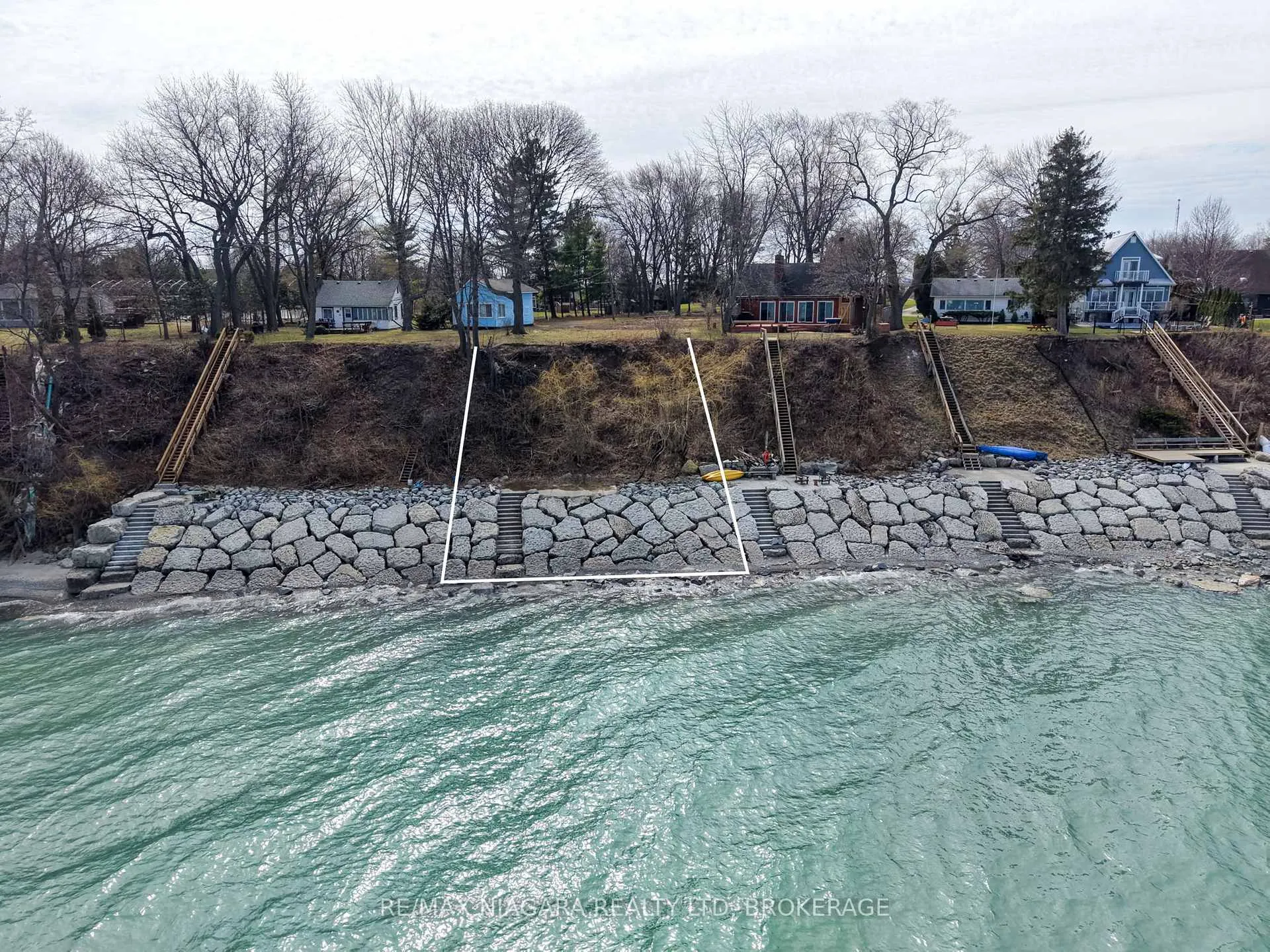 Photo 15 of 1204 Lakeshore Road W, St. Catharines, Rural Port — HOMEH