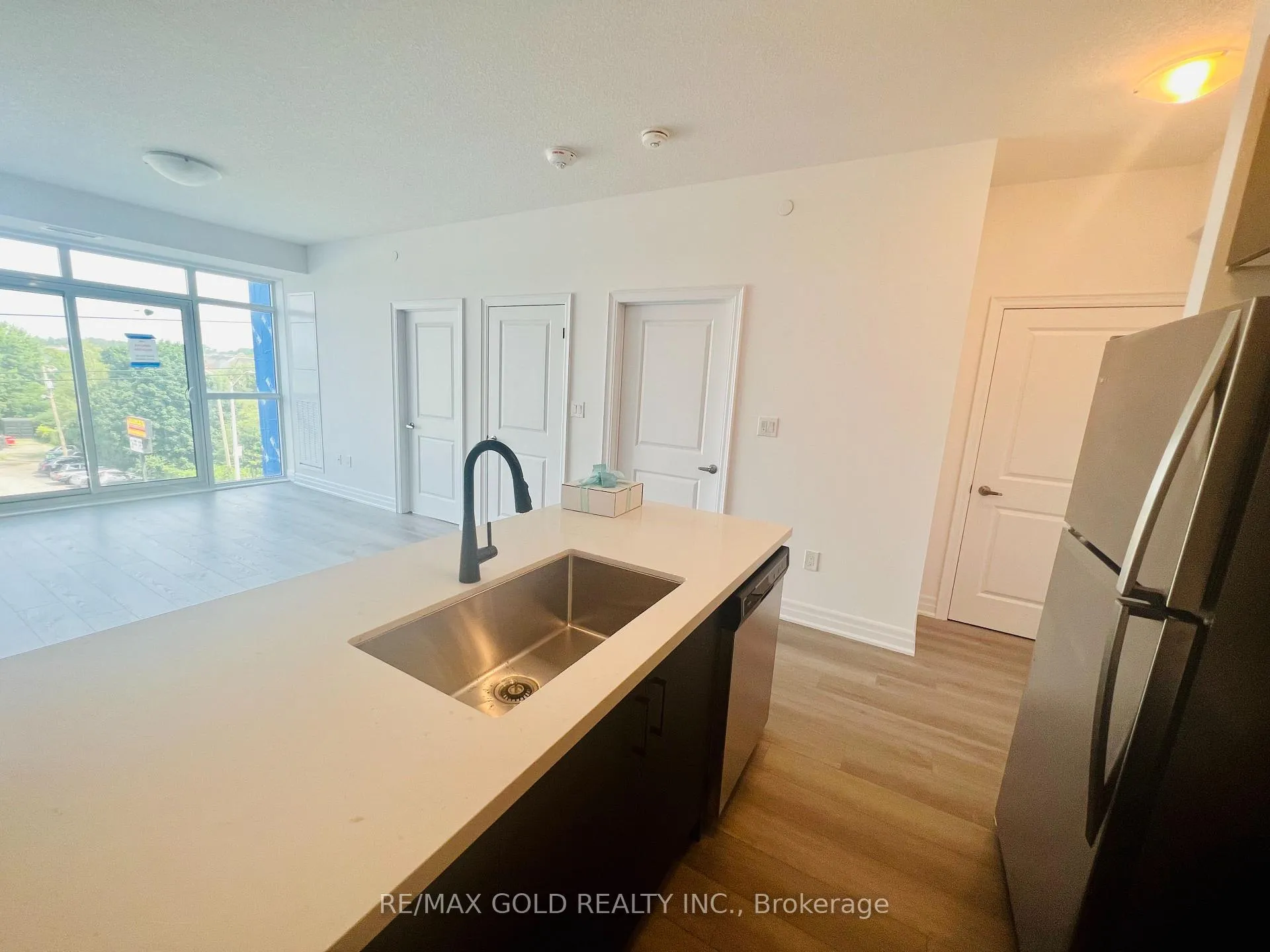 Photo 8 of Unit 404, 460 Dundas Street E, Hamilton, Waterdown — HOMEH