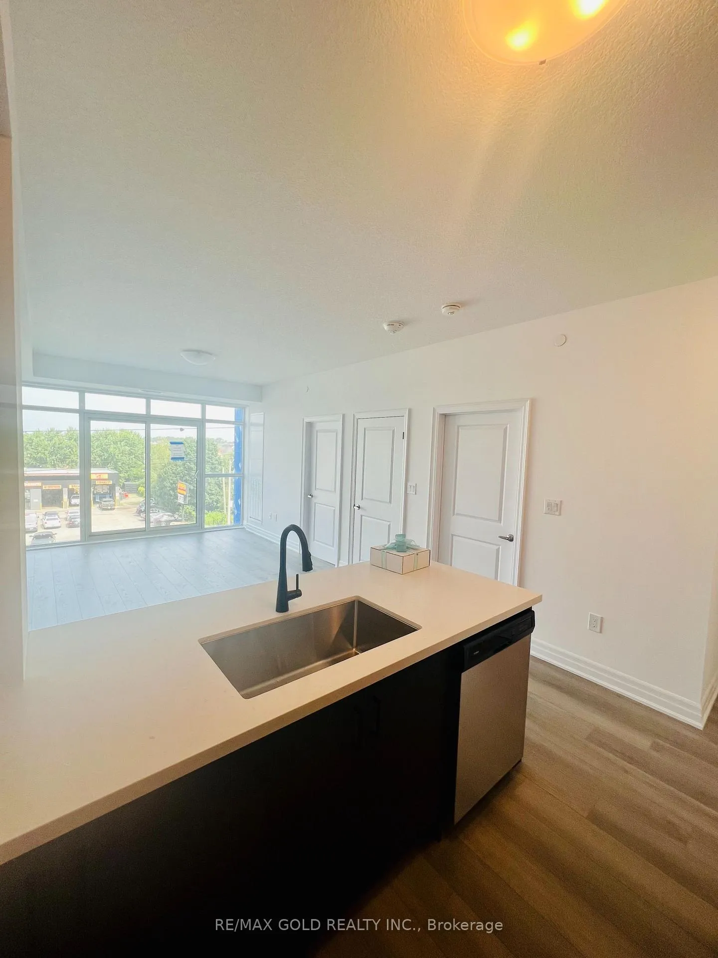 Photo 9 of Unit 404, 460 Dundas Street E, Hamilton, Waterdown — HOMEH