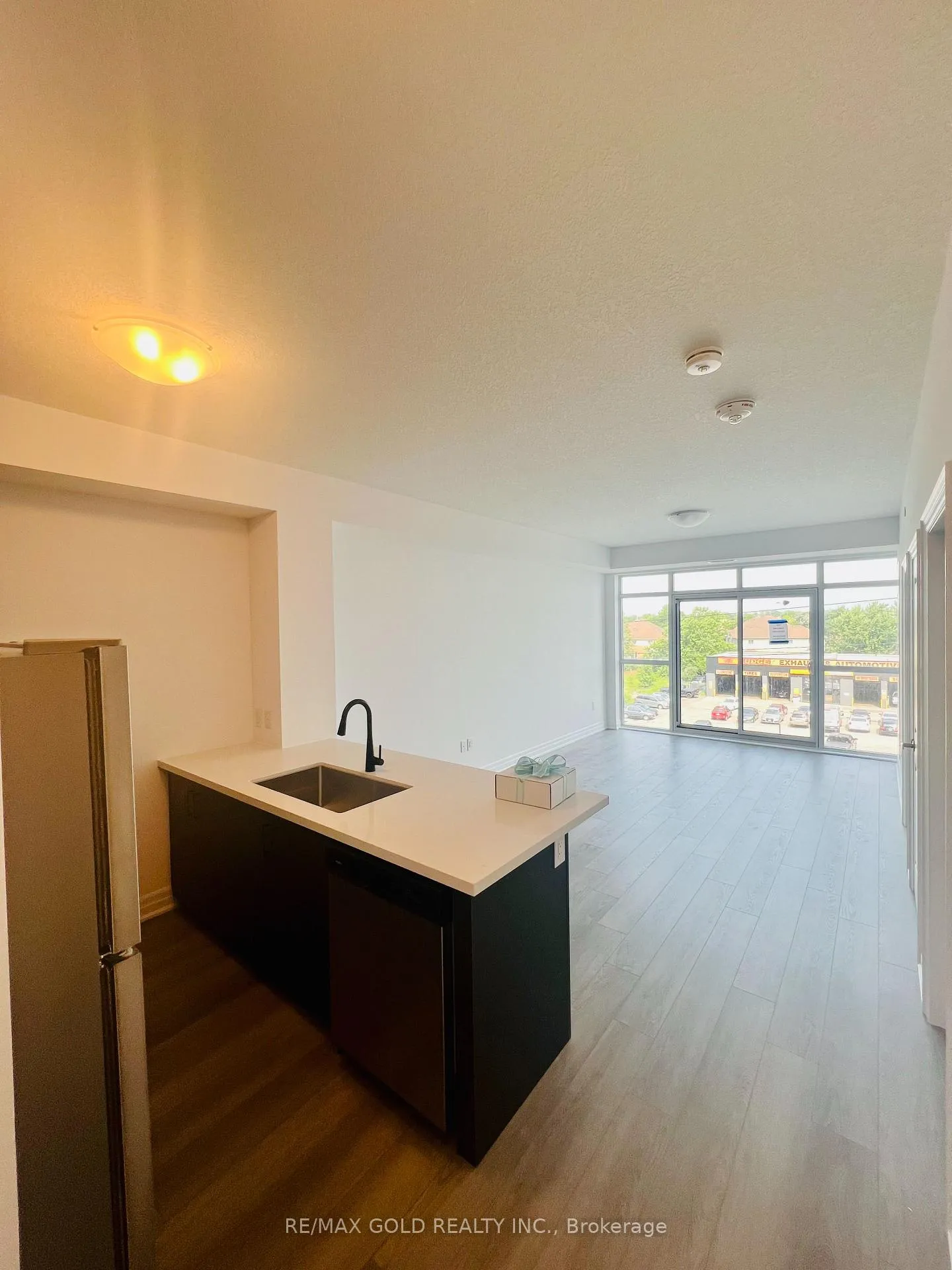 Photo 10 of Unit 404, 460 Dundas Street E, Hamilton, Waterdown — HOMEH