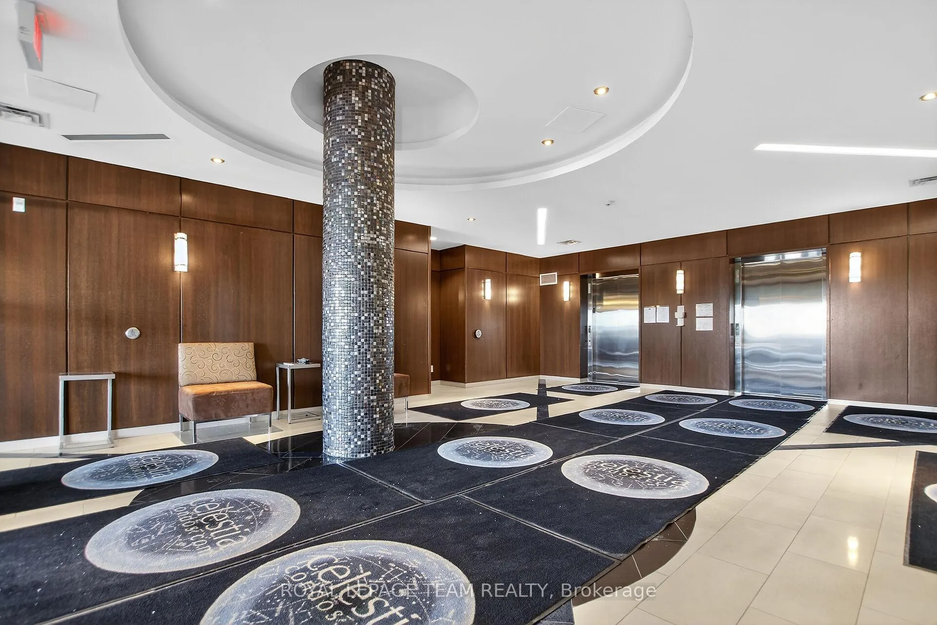 Photo 3 of Unit 204, 310 Centrum Boulevard, Ottawa, Bilberry Creek/Queenswood Heights — HOMEH