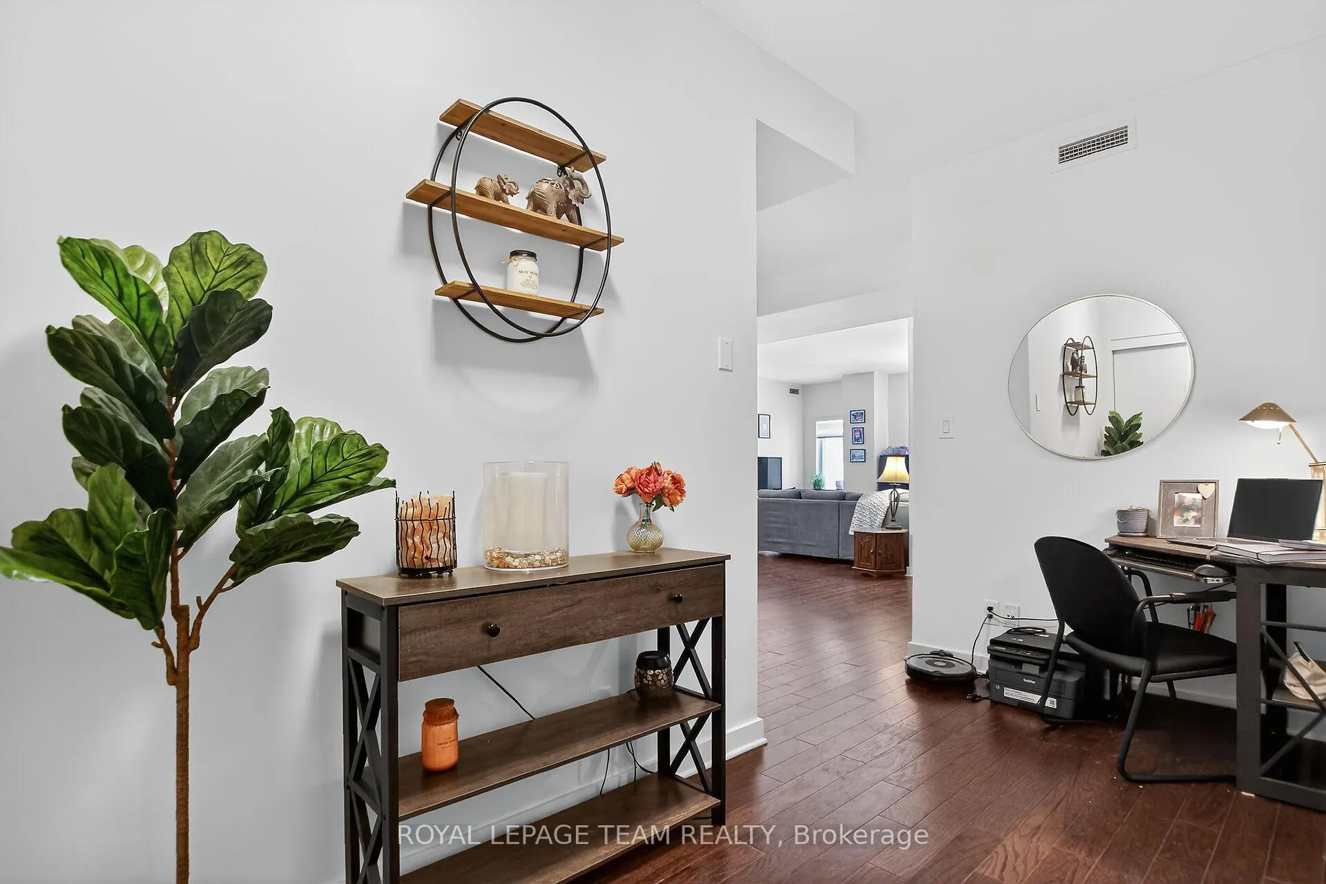 Photo 4 of Unit 204, 310 Centrum Boulevard, Ottawa, Bilberry Creek/Queenswood Heights — HOMEH