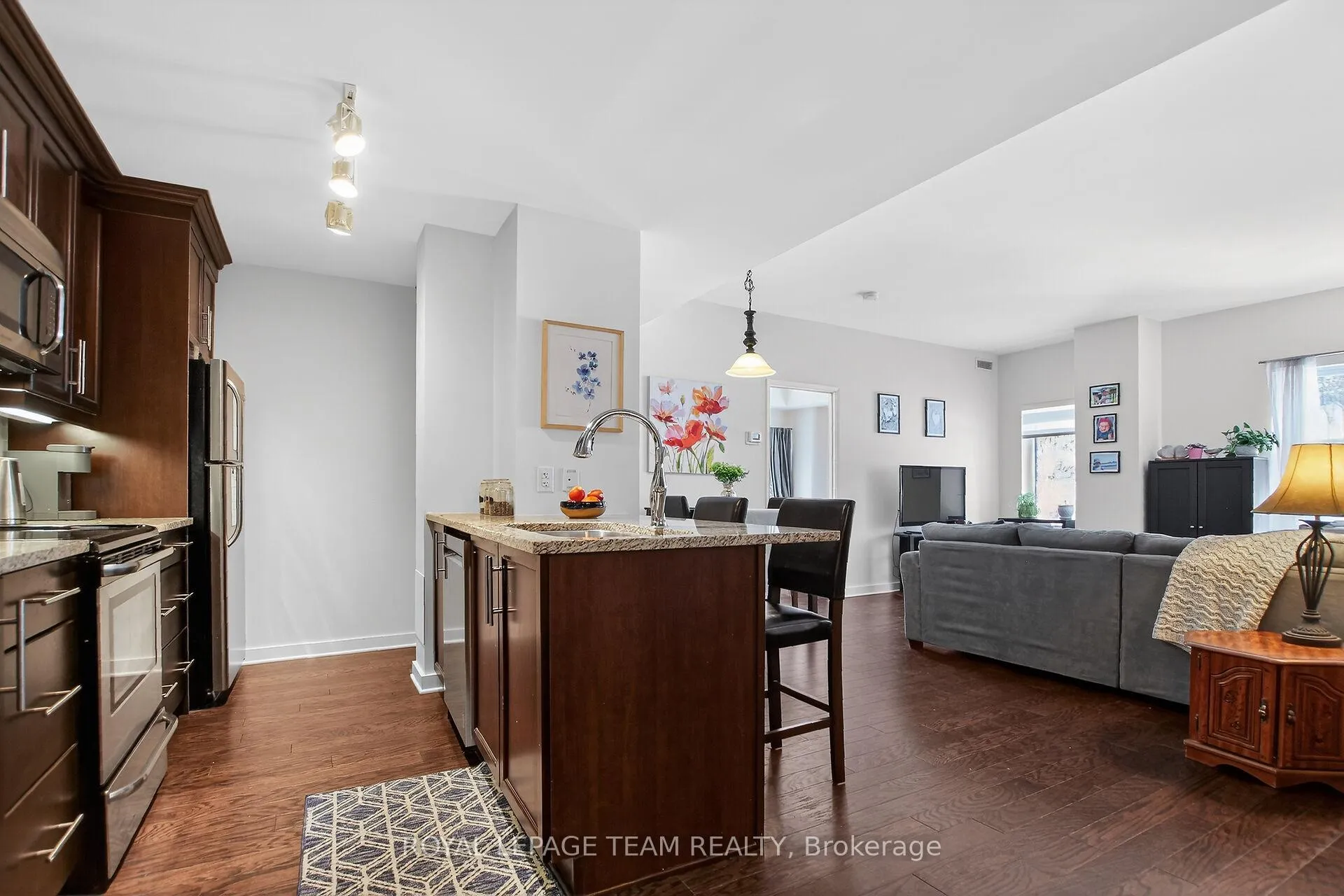 Photo 6 of Unit 204, 310 Centrum Boulevard, Ottawa, Bilberry Creek/Queenswood Heights — HOMEH