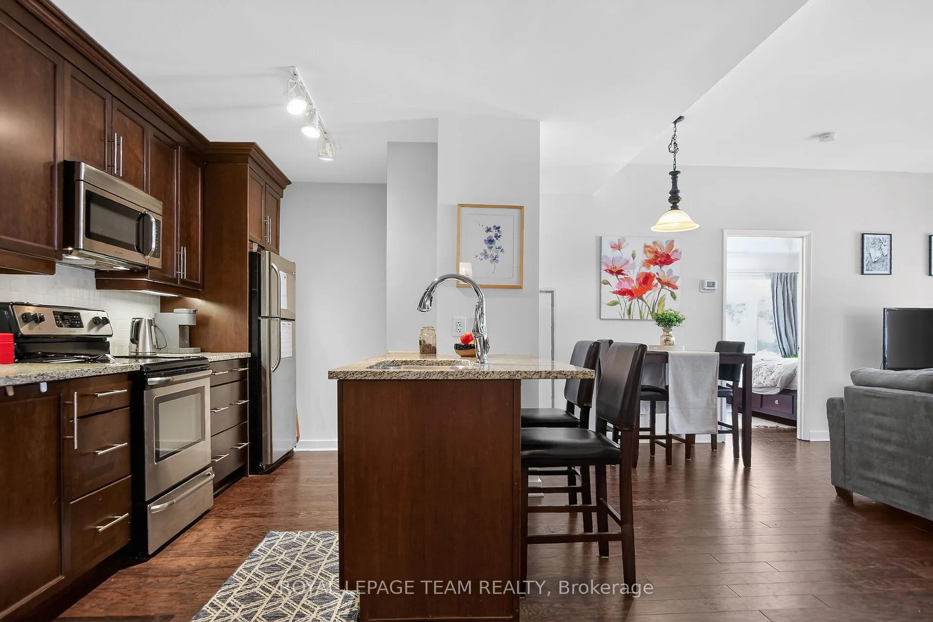 Photo 8 of Unit 204, 310 Centrum Boulevard, Ottawa, Bilberry Creek/Queenswood Heights — HOMEH