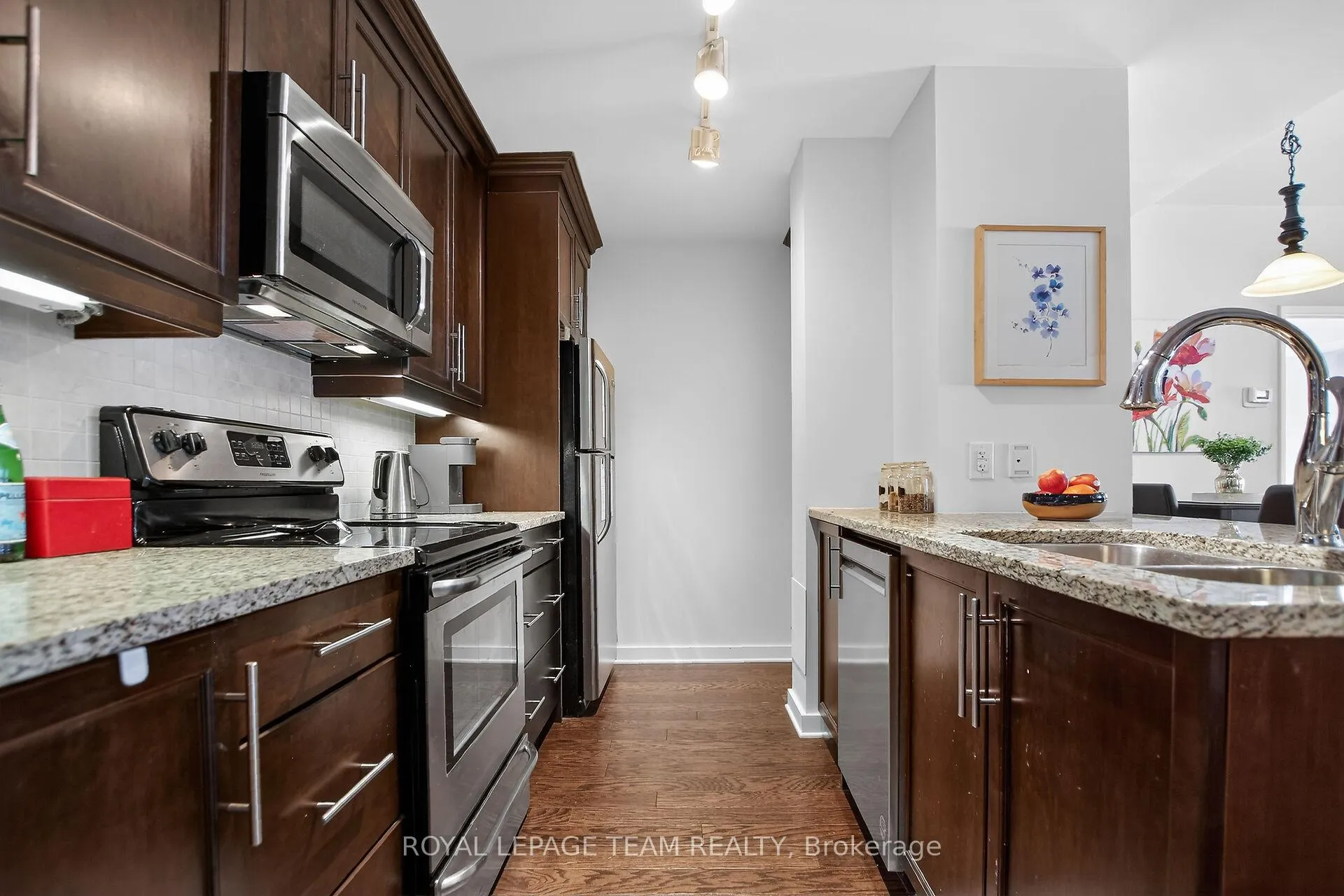 Photo 9 of Unit 204, 310 Centrum Boulevard, Ottawa, Bilberry Creek/Queenswood Heights — HOMEH