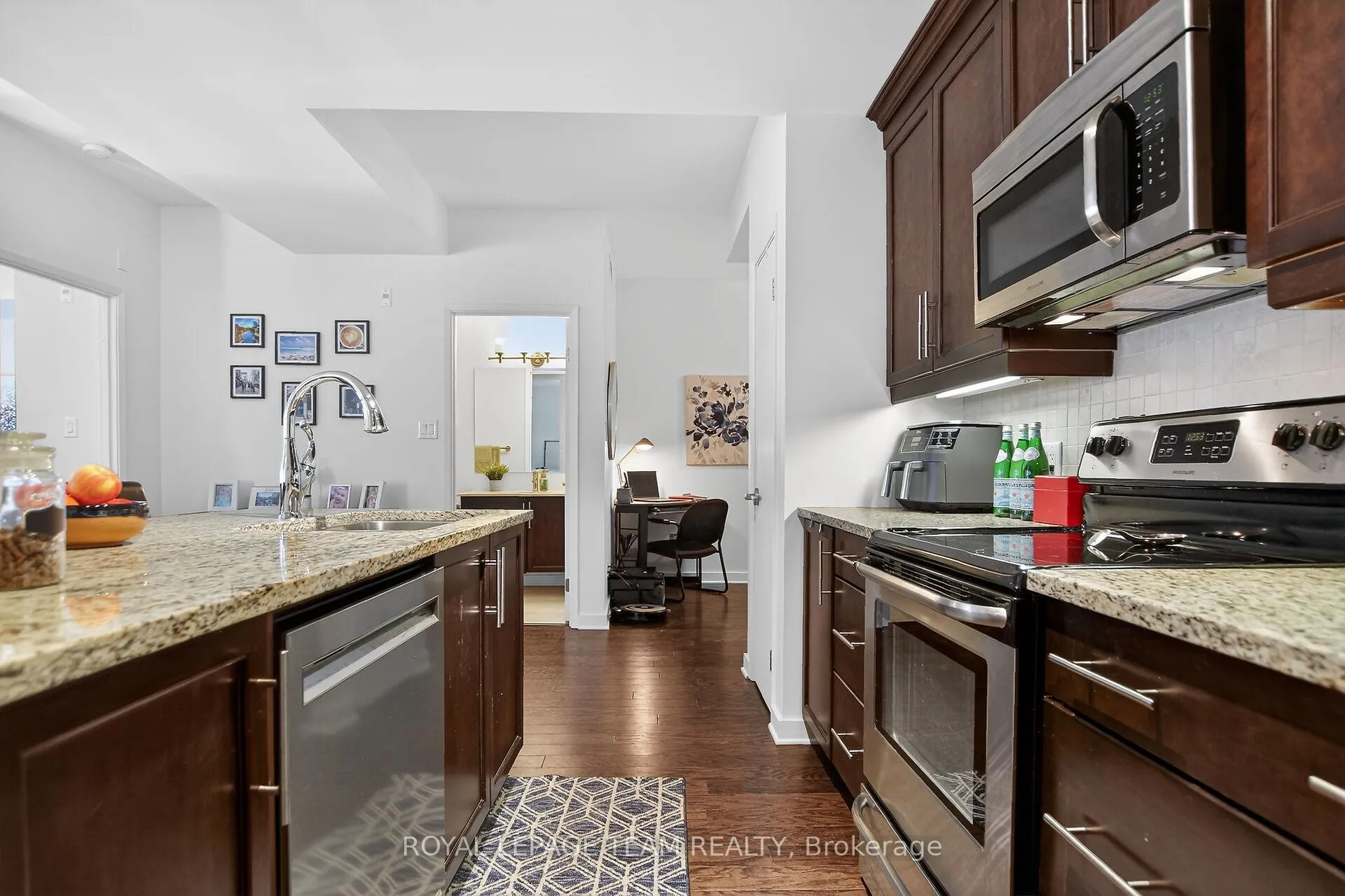 Photo 10 of Unit 204, 310 Centrum Boulevard, Ottawa, Bilberry Creek/Queenswood Heights — HOMEH