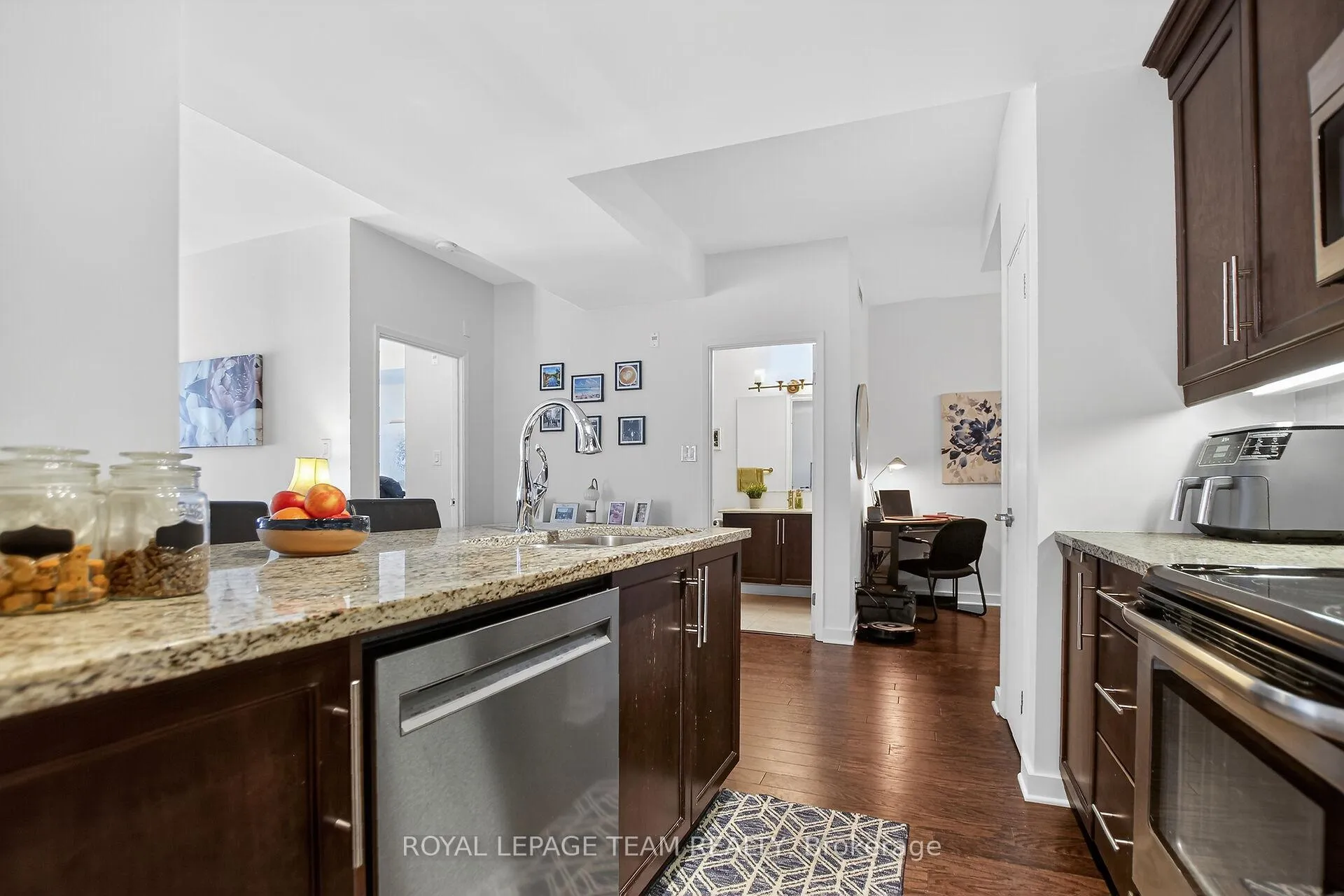 Photo 11 of Unit 204, 310 Centrum Boulevard, Ottawa, Bilberry Creek/Queenswood Heights — HOMEH