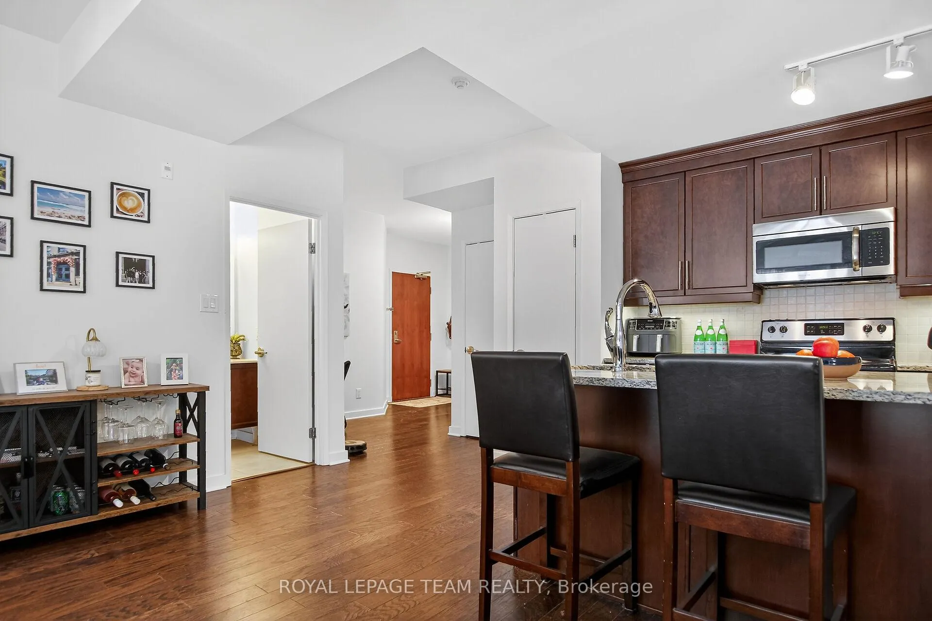 Photo 12 of Unit 204, 310 Centrum Boulevard, Ottawa, Bilberry Creek/Queenswood Heights — HOMEH