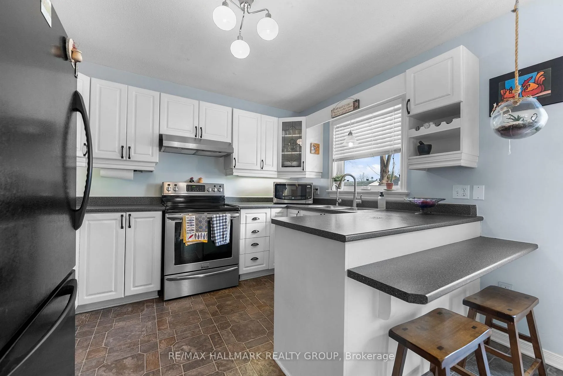 Photo 4 of 156 Charles Street, Arnprior — HOMEH