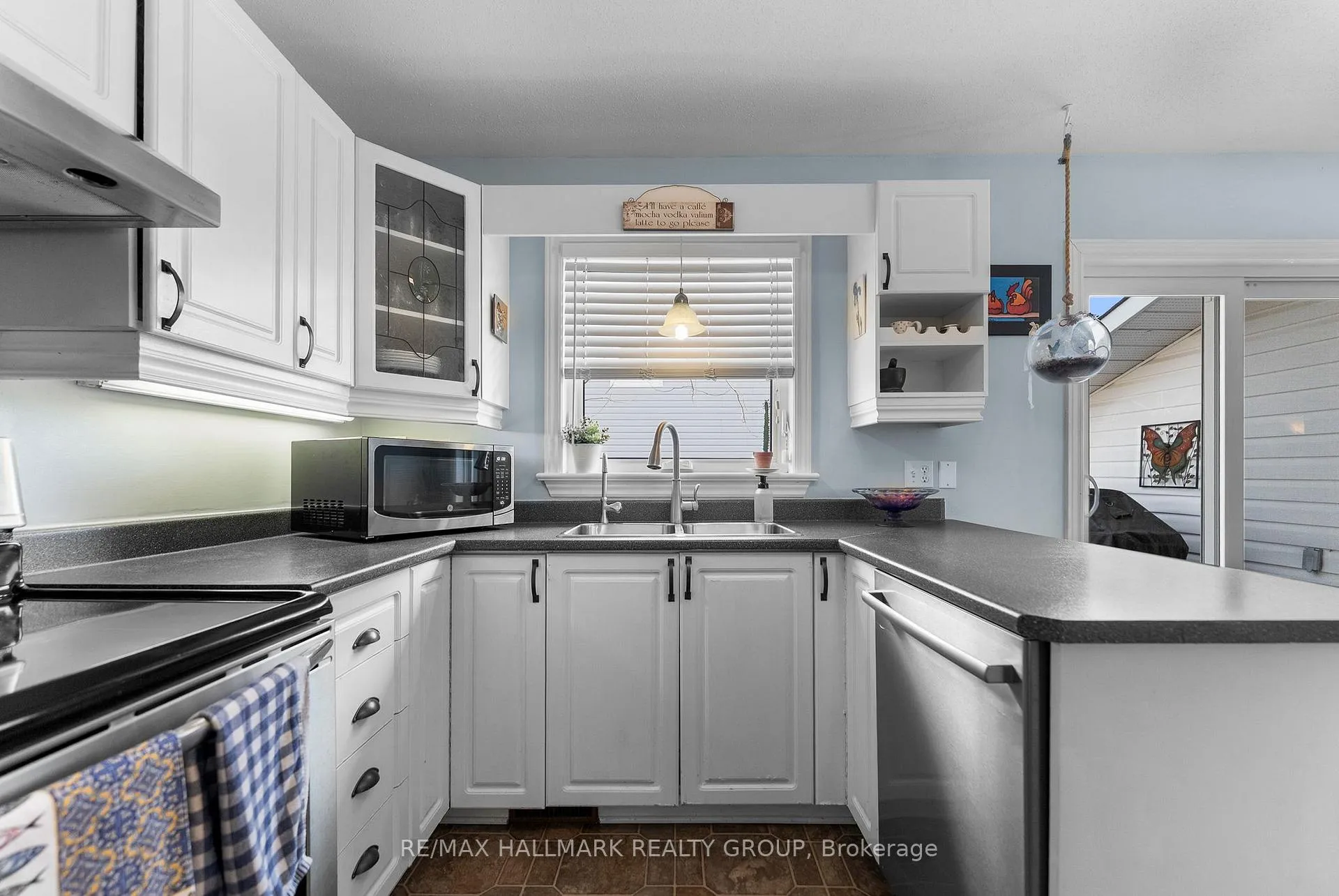 Photo 5 of 156 Charles Street, Arnprior — HOMEH