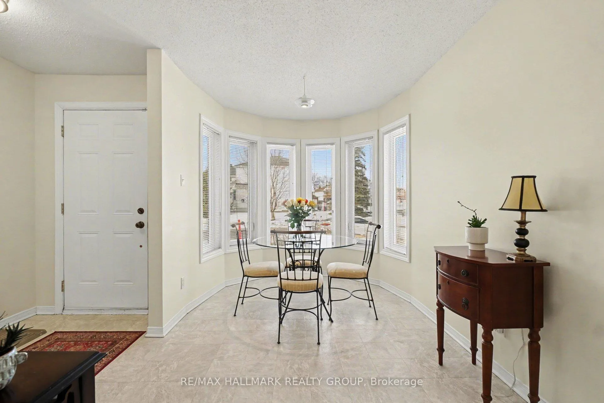 Photo 4 of 1195 Whiterock Street, Ottawa, Carson Grove — HOMEH