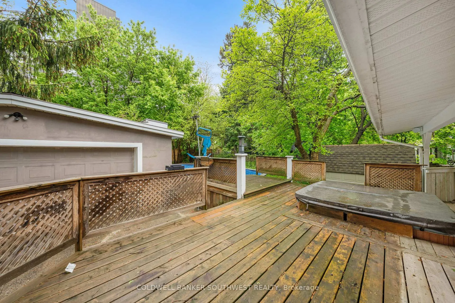 Photo 4 of 156 Queen Street, Sarnia — HOMEH