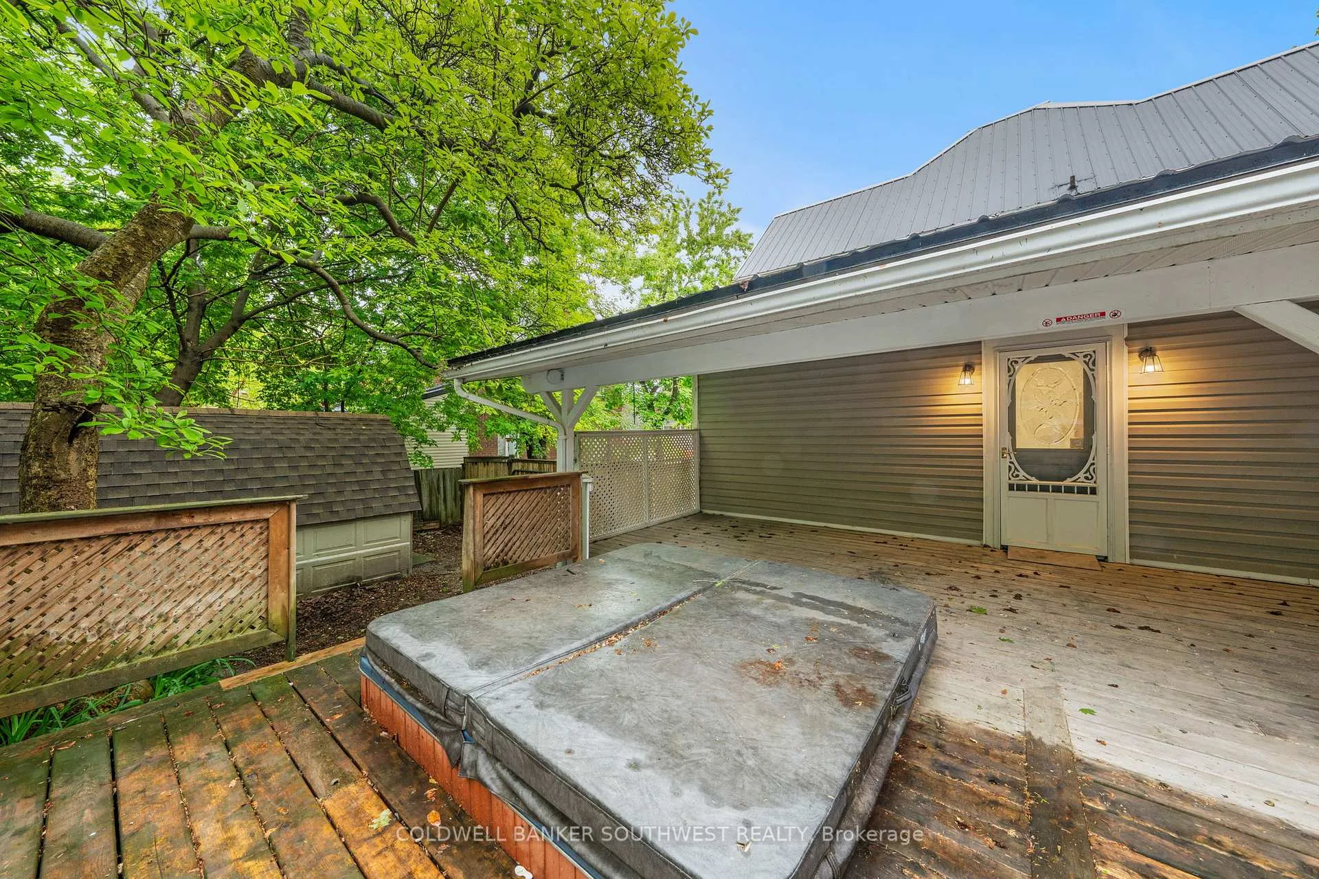 Photo 6 of 156 Queen Street, Sarnia — HOMEH